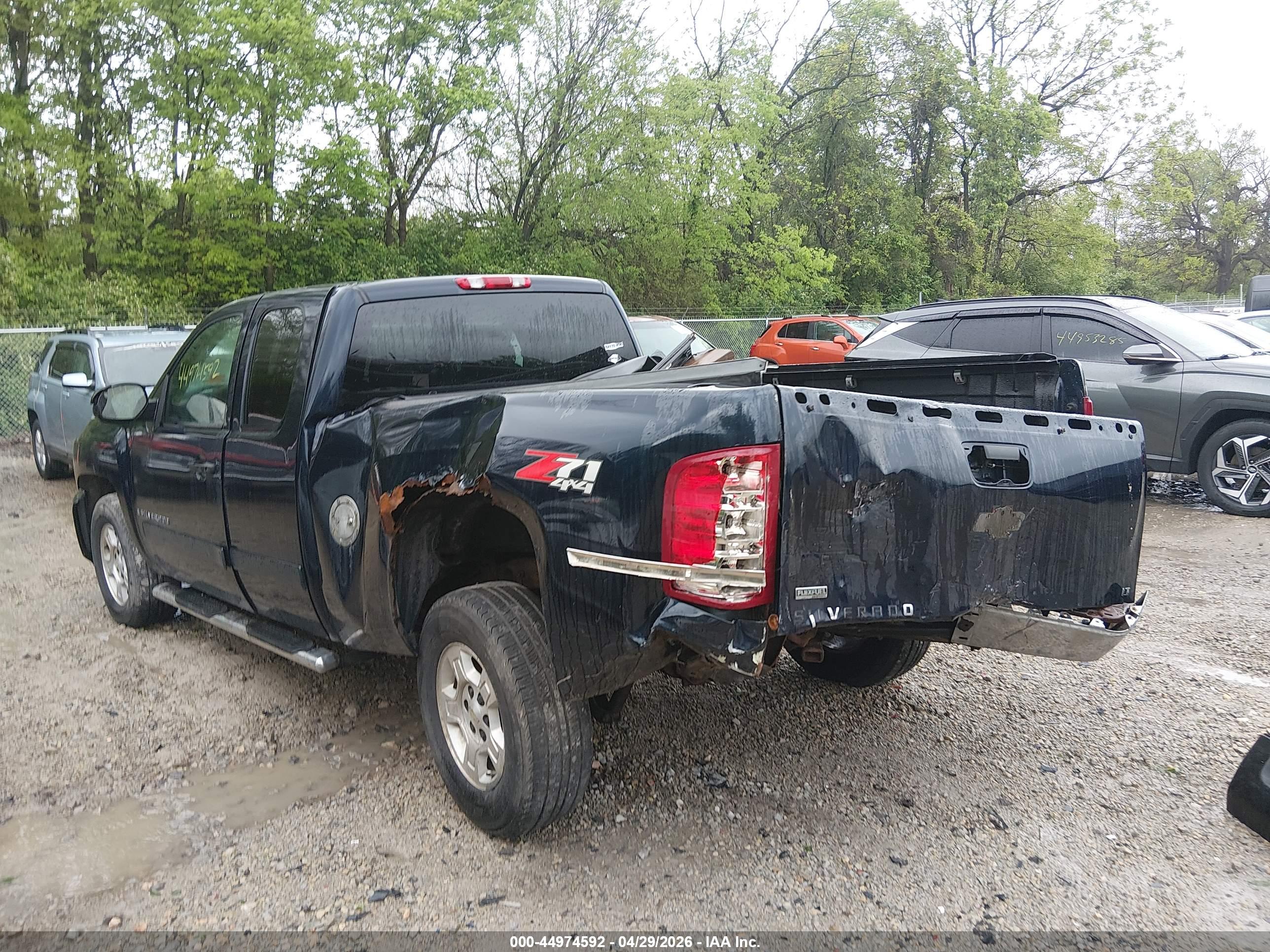 CHEVROLET SILVERADO image 3
