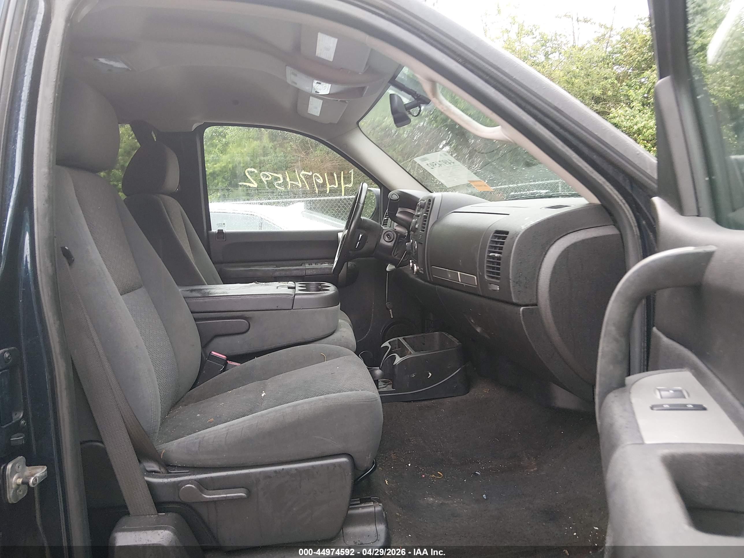 CHEVROLET SILVERADO image 5