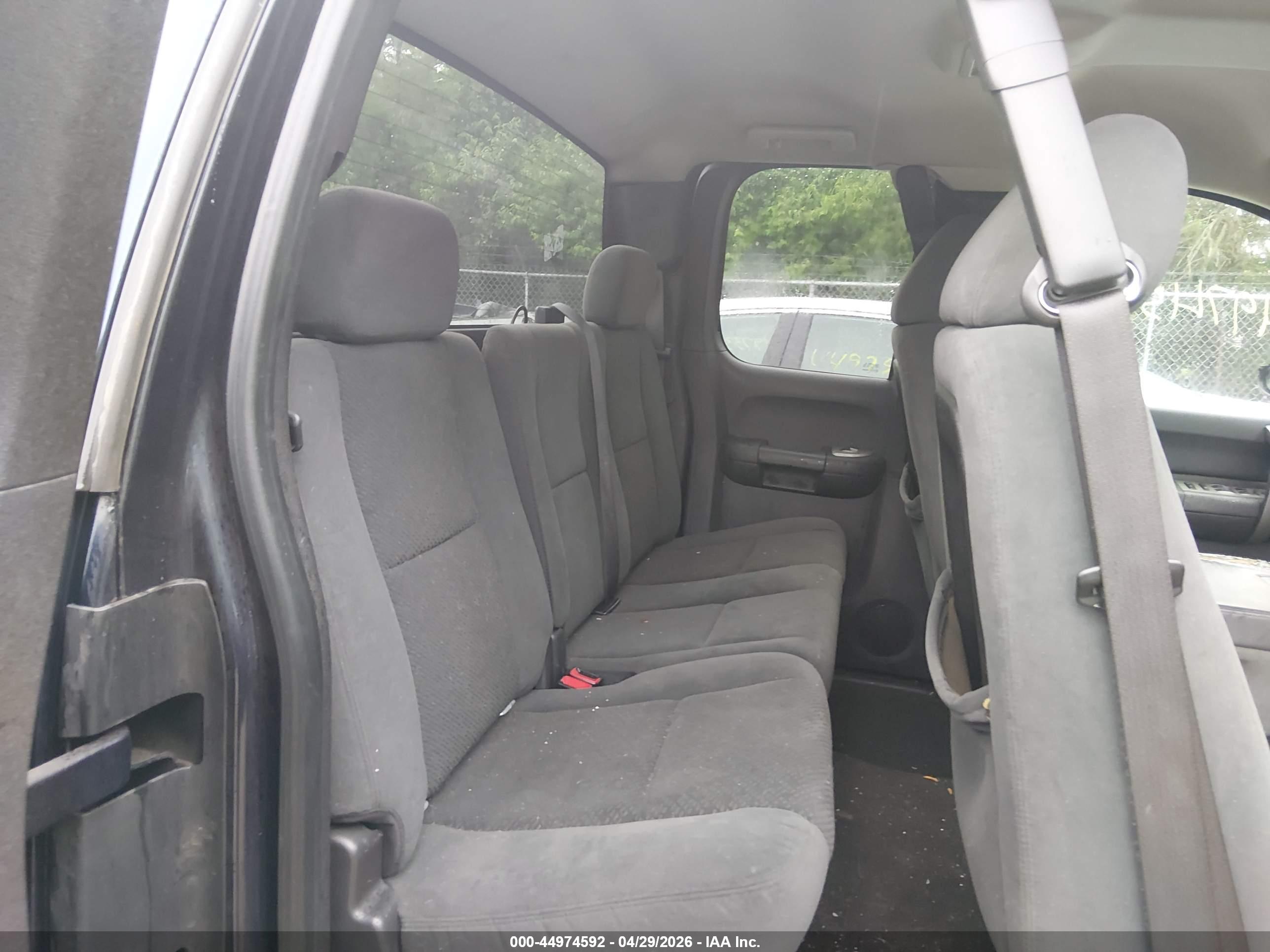 CHEVROLET SILVERADO image 8