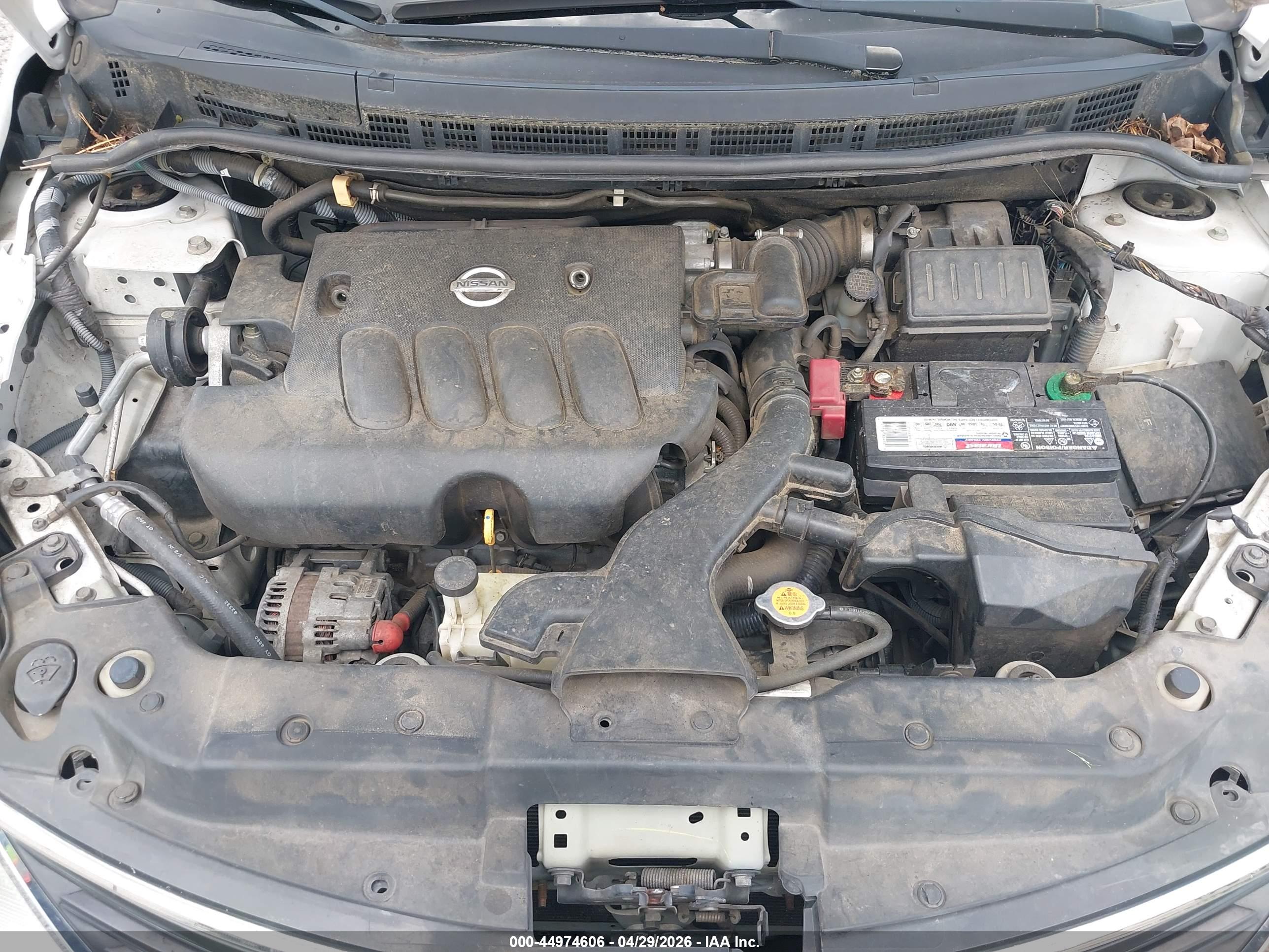 NISSAN VERSA image 10