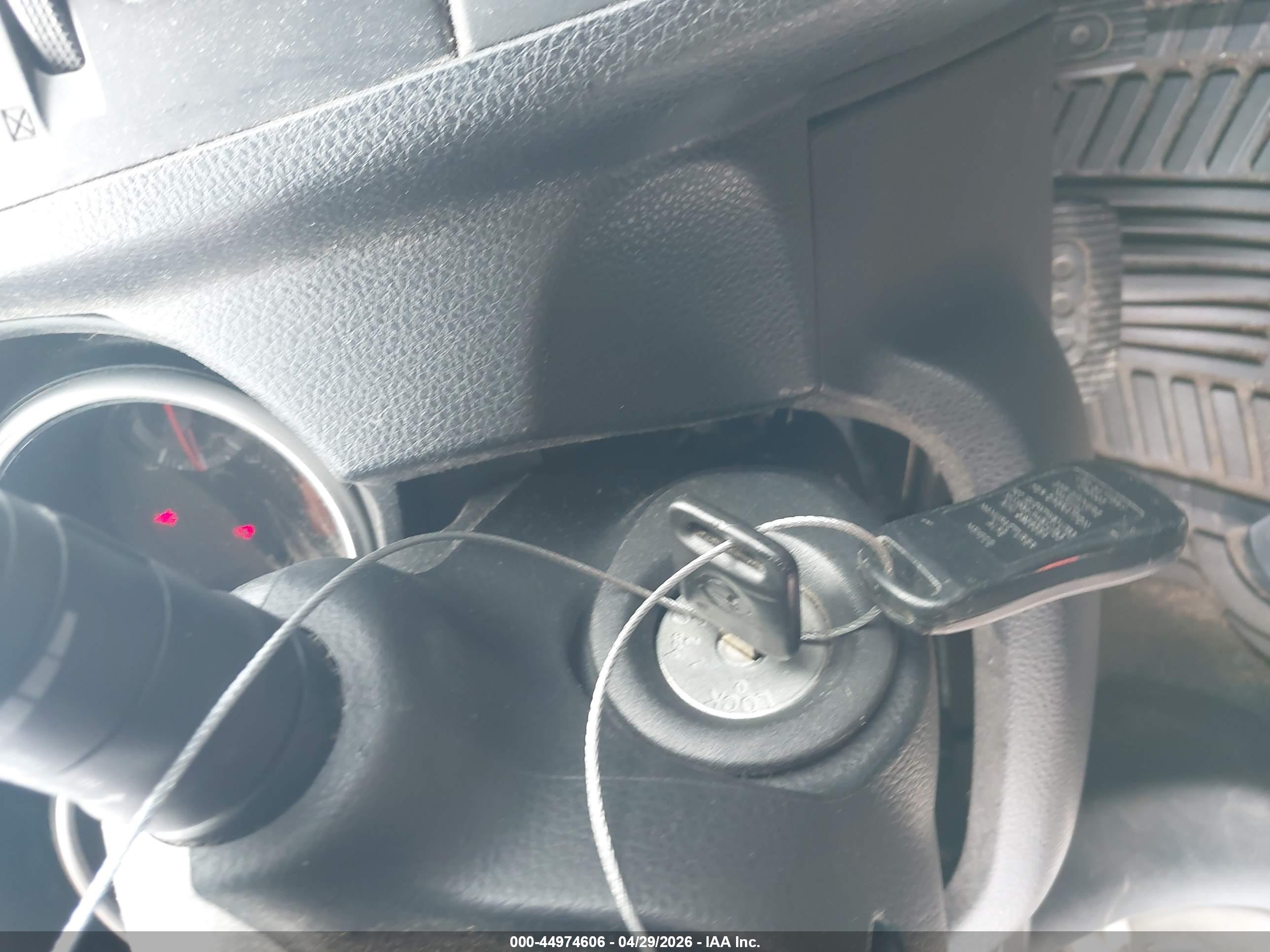 NISSAN VERSA image 11