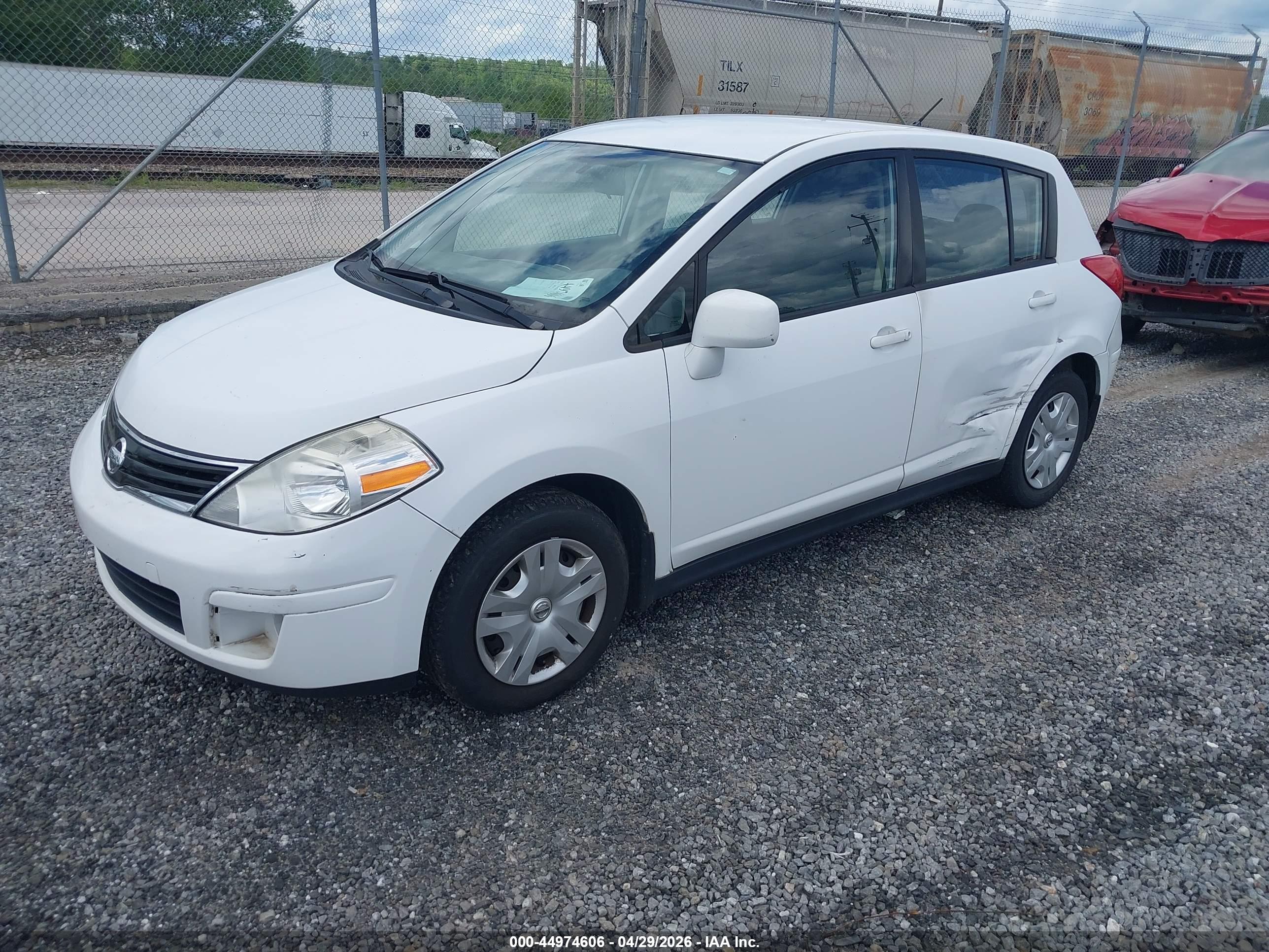 NISSAN VERSA image 2
