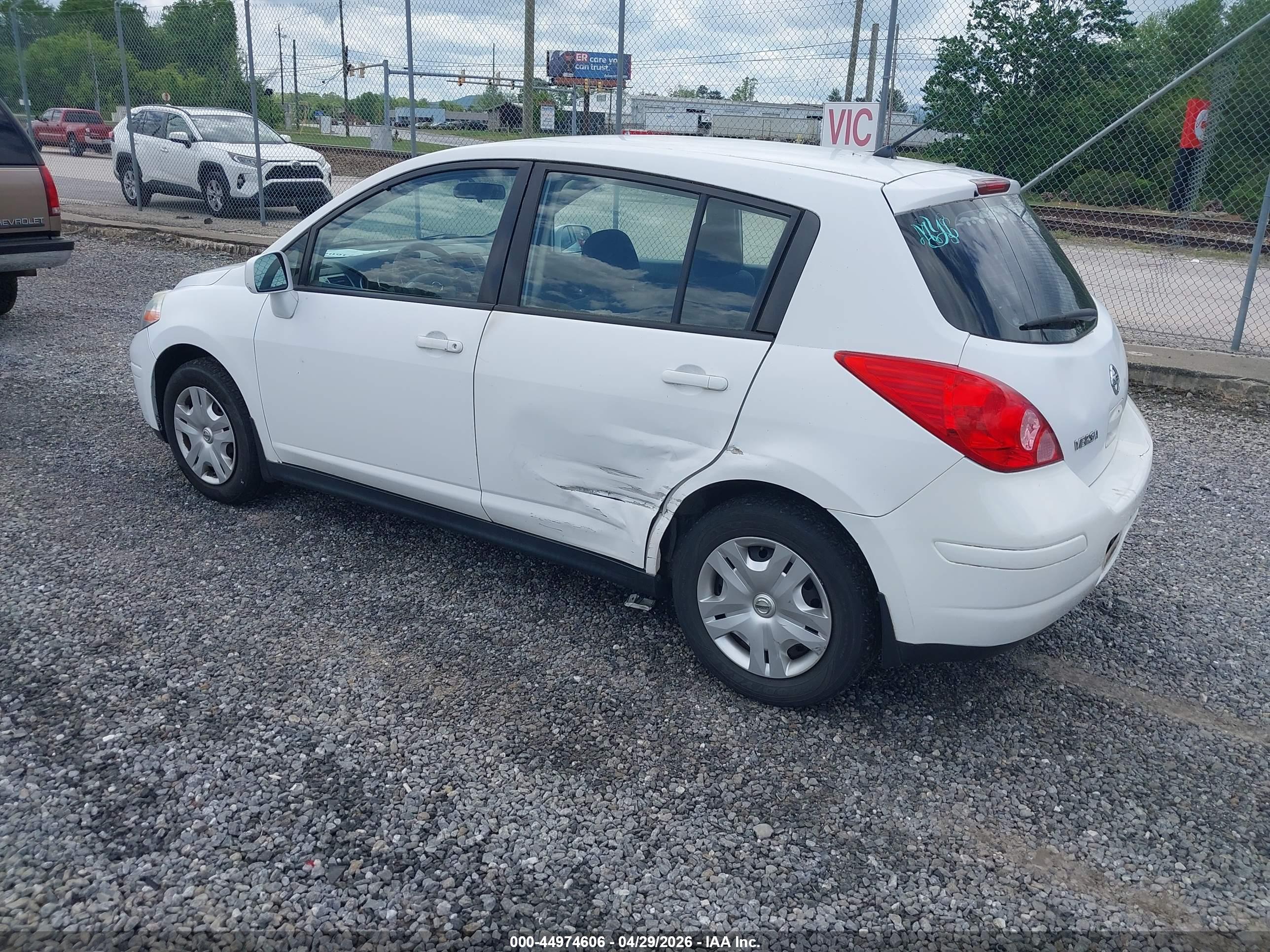NISSAN VERSA image 3