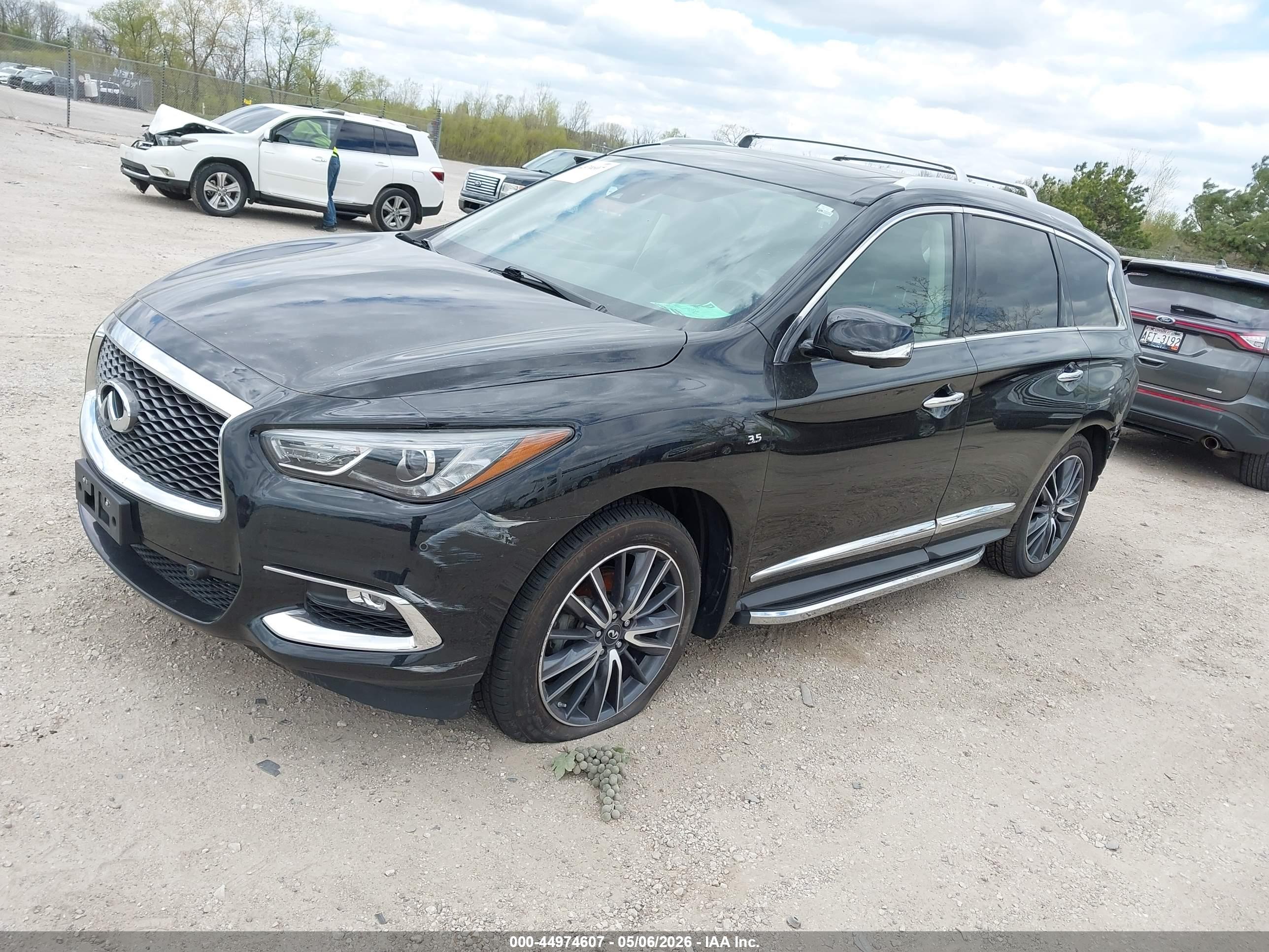 INFINITI QX60 image 2