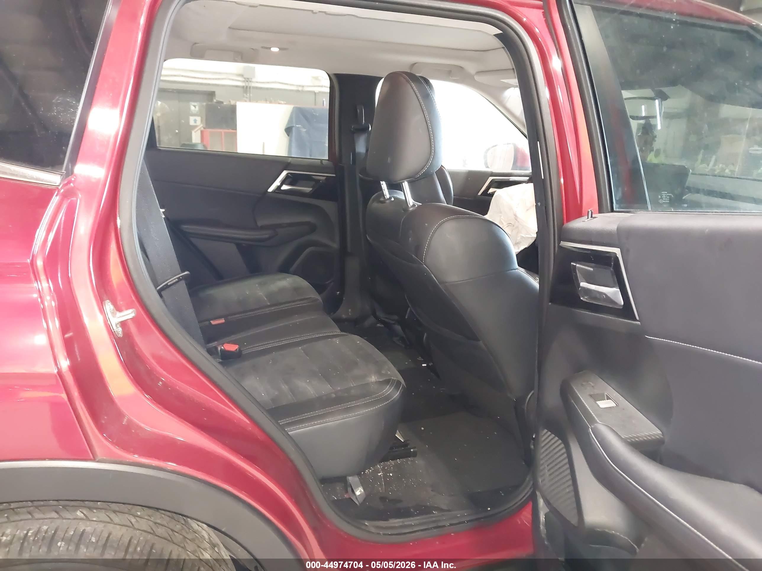 MITSUBISHI OUTLANDER image 8