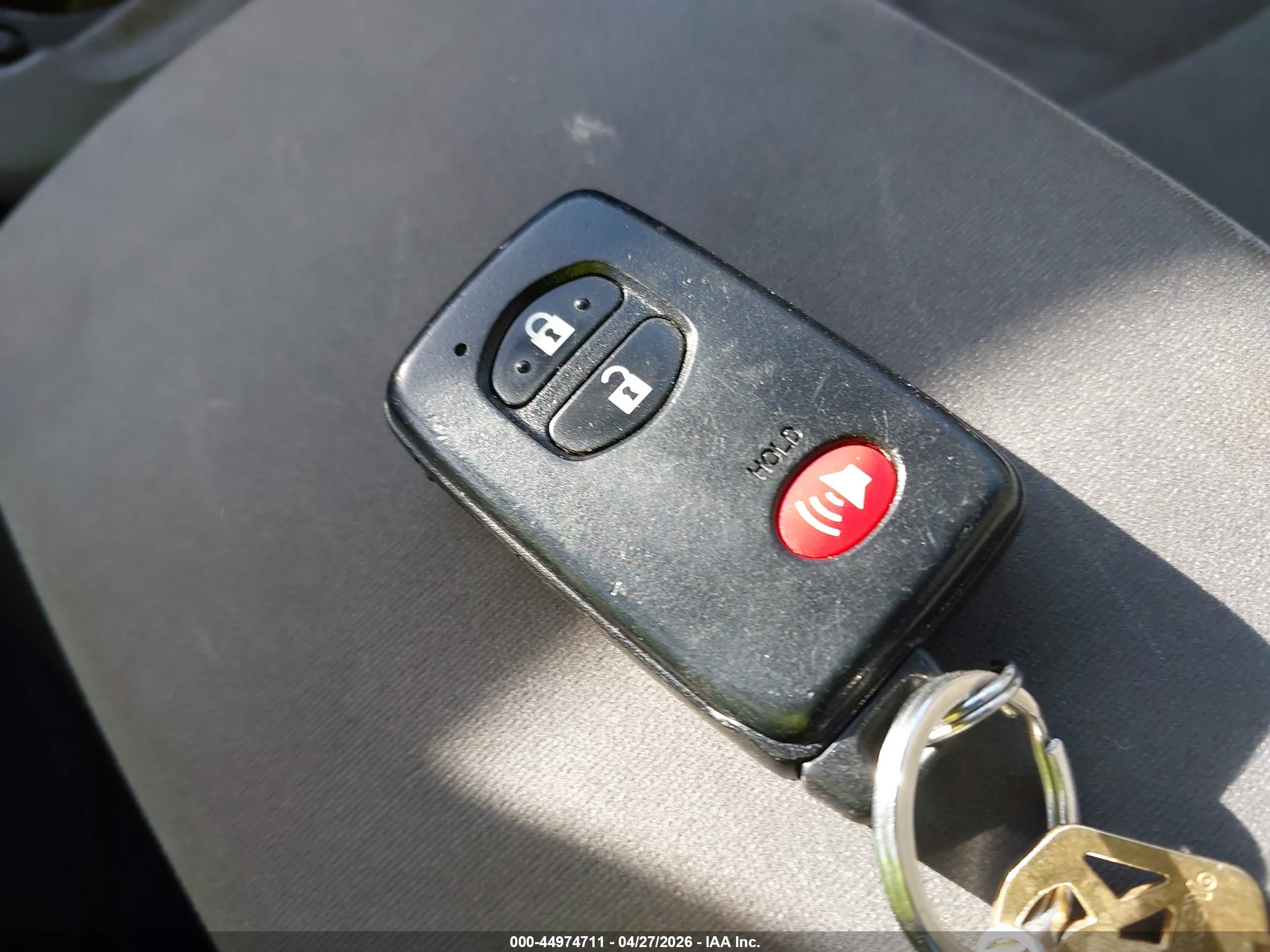 TOYOTA PRIUS image 11
