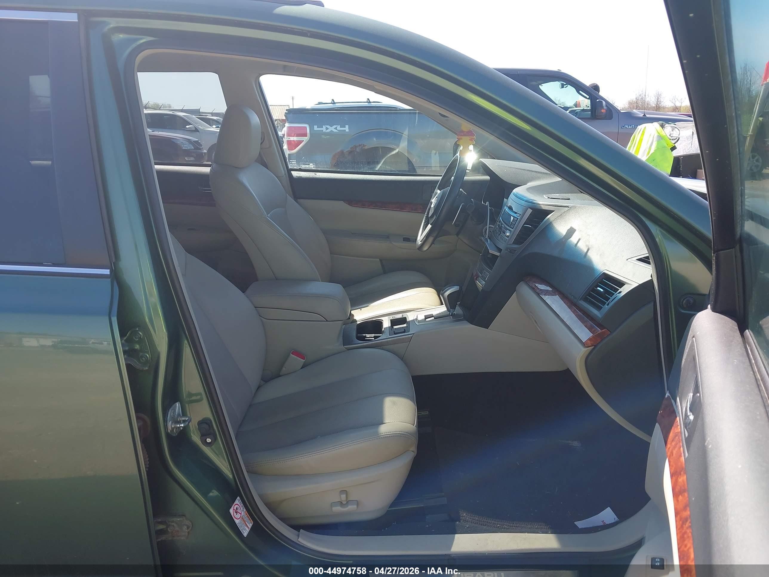 SUBARU OUTBACK image 5