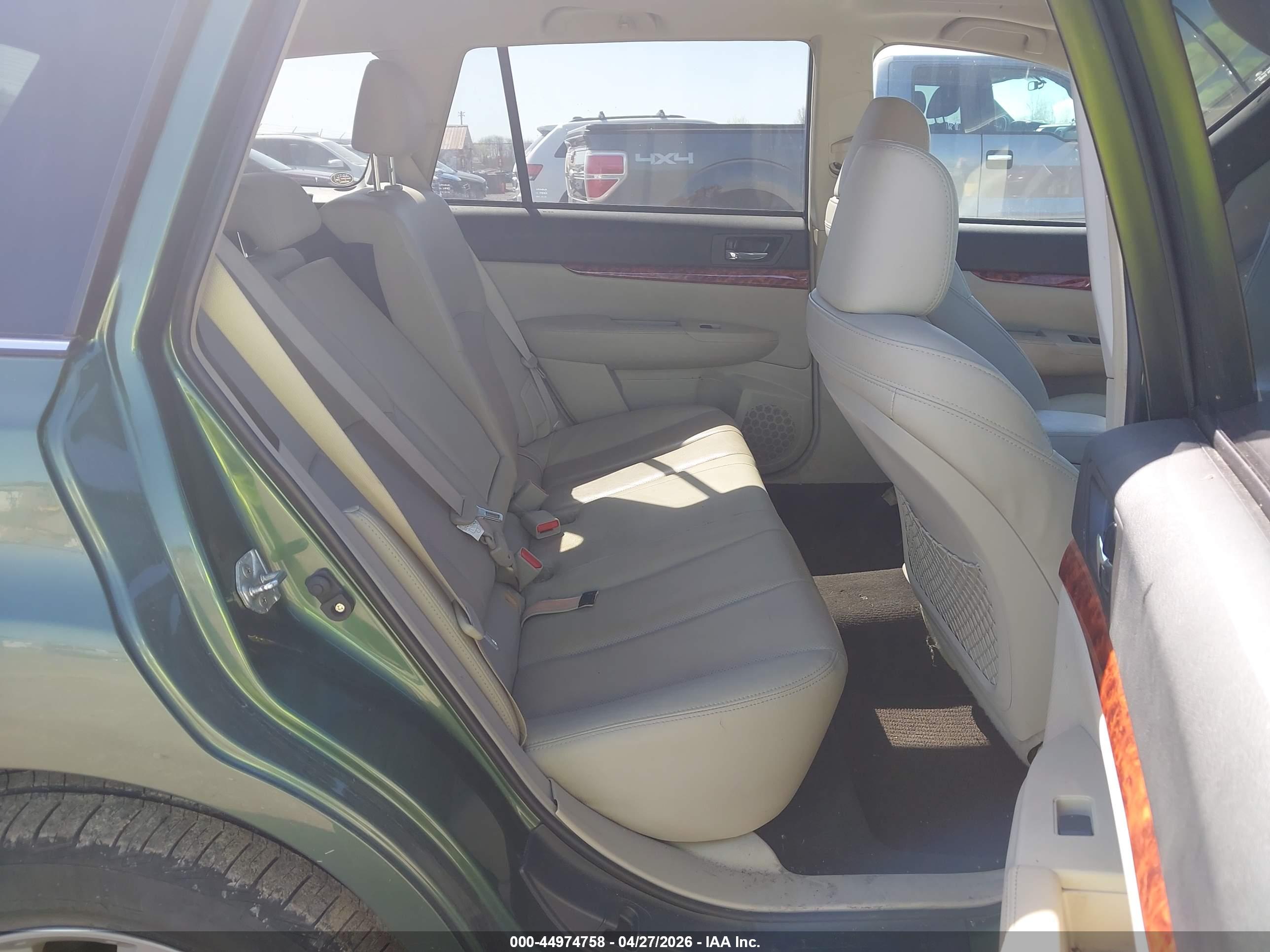 SUBARU OUTBACK image 8