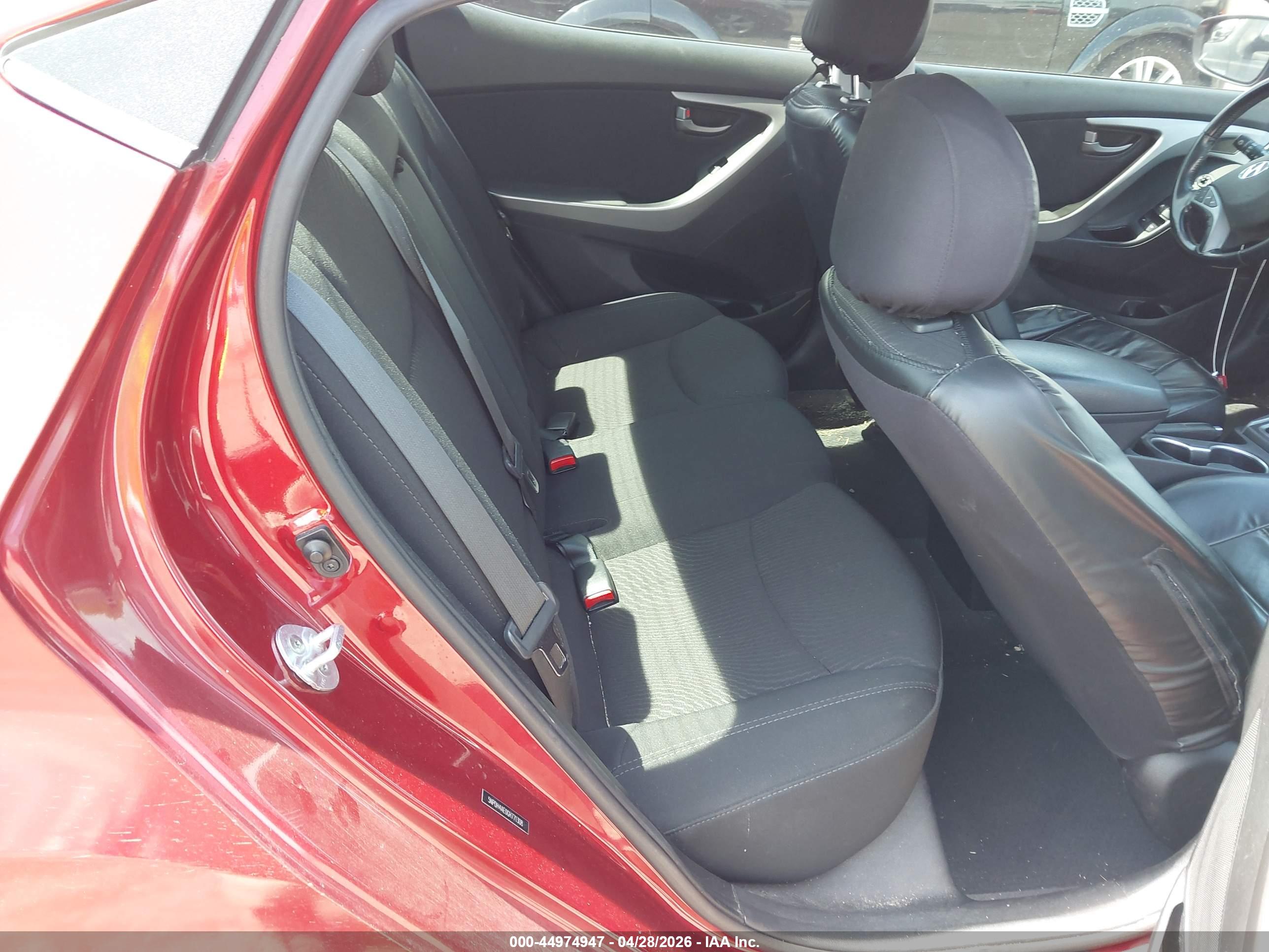 HYUNDAI ELANTRA image 8