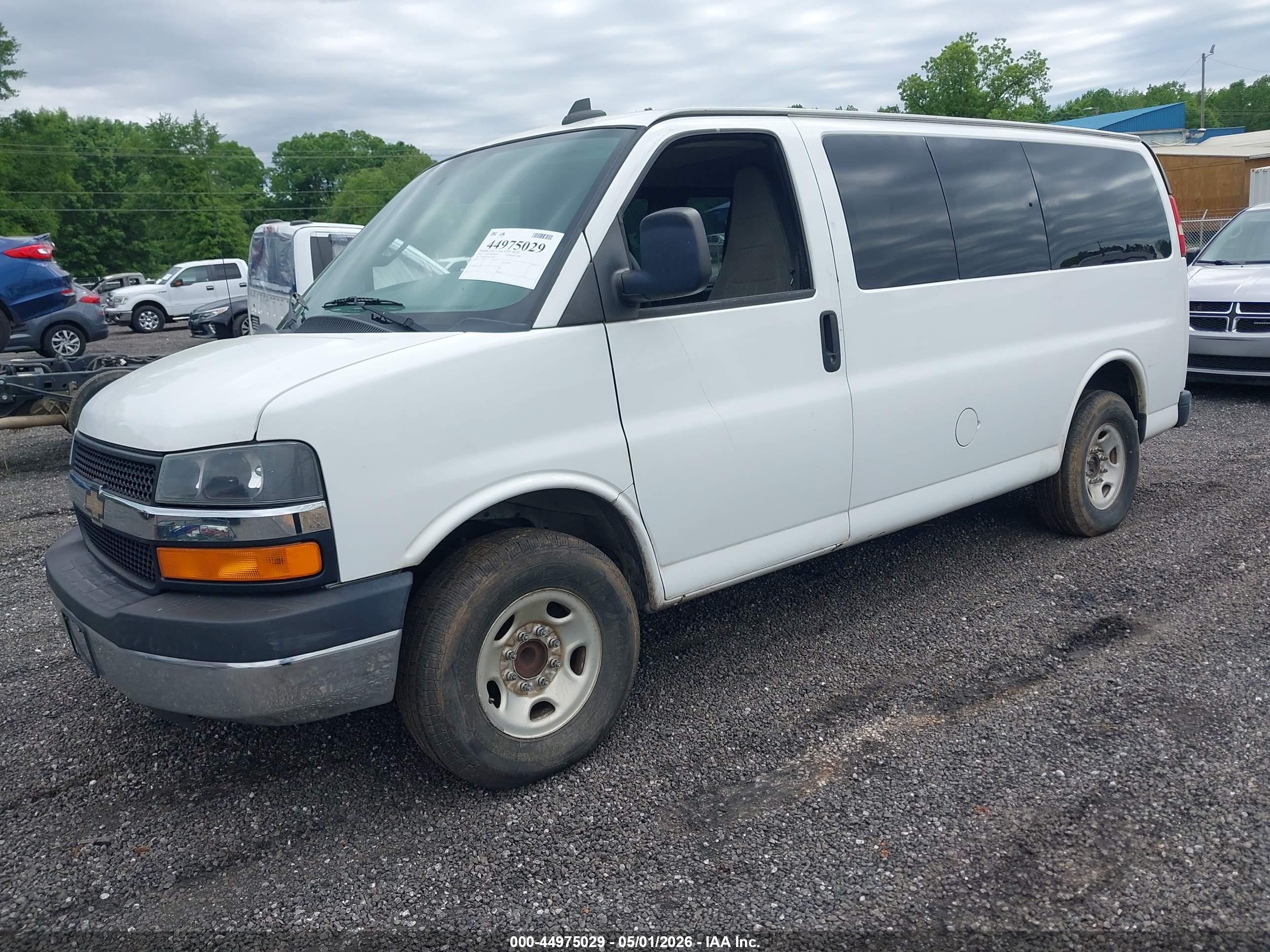 CHEVROLET EXPRESS image 2