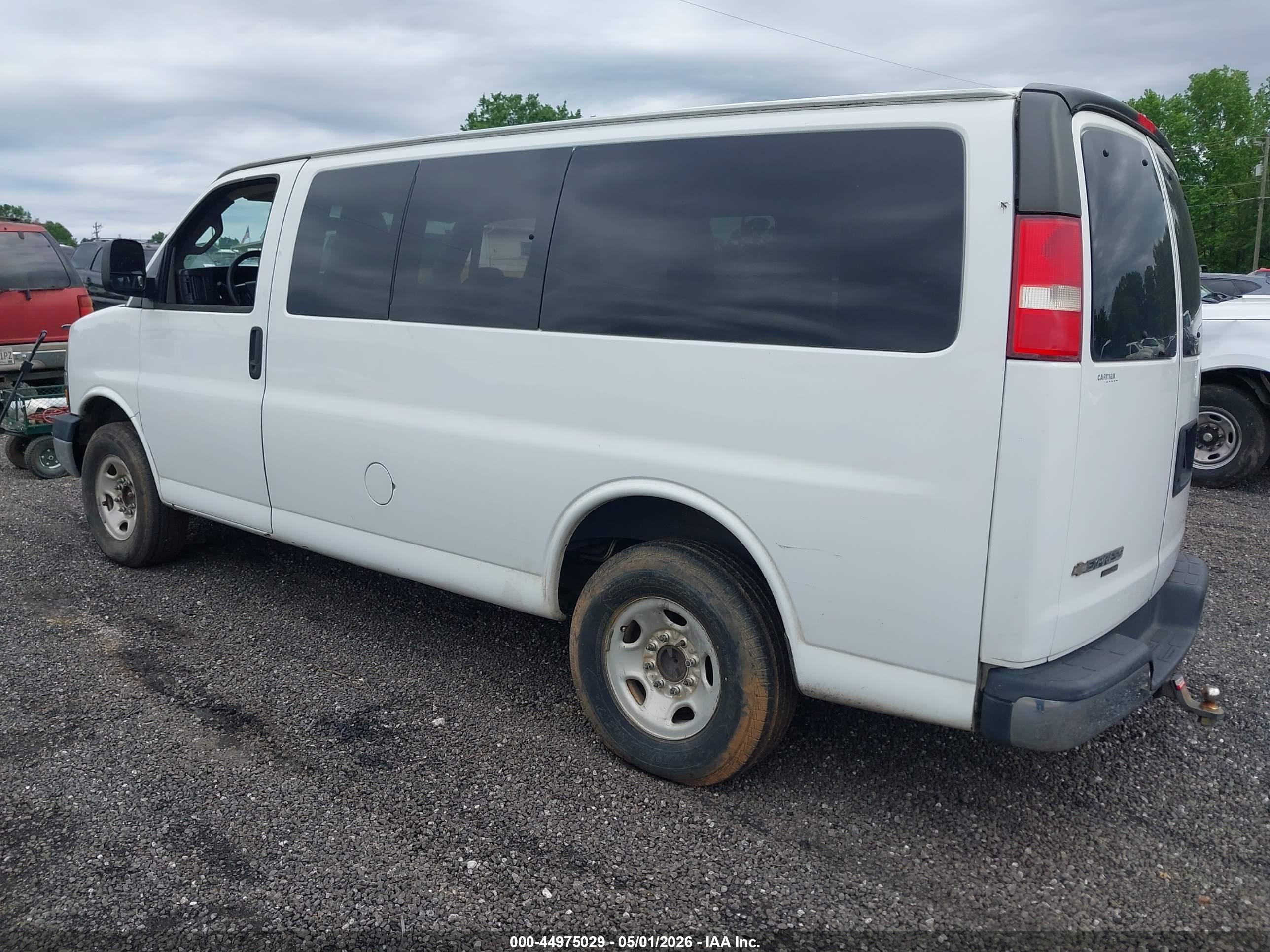 CHEVROLET EXPRESS image 3