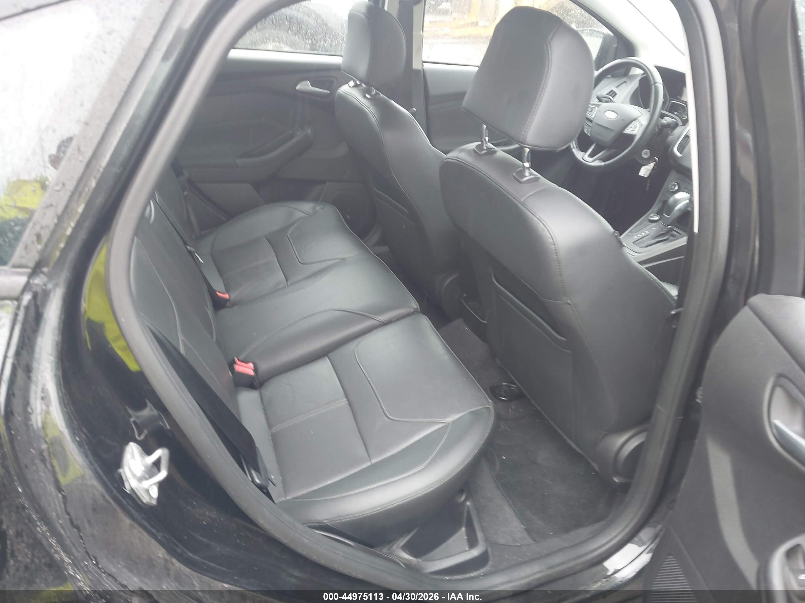 FORD FOCUS image 8