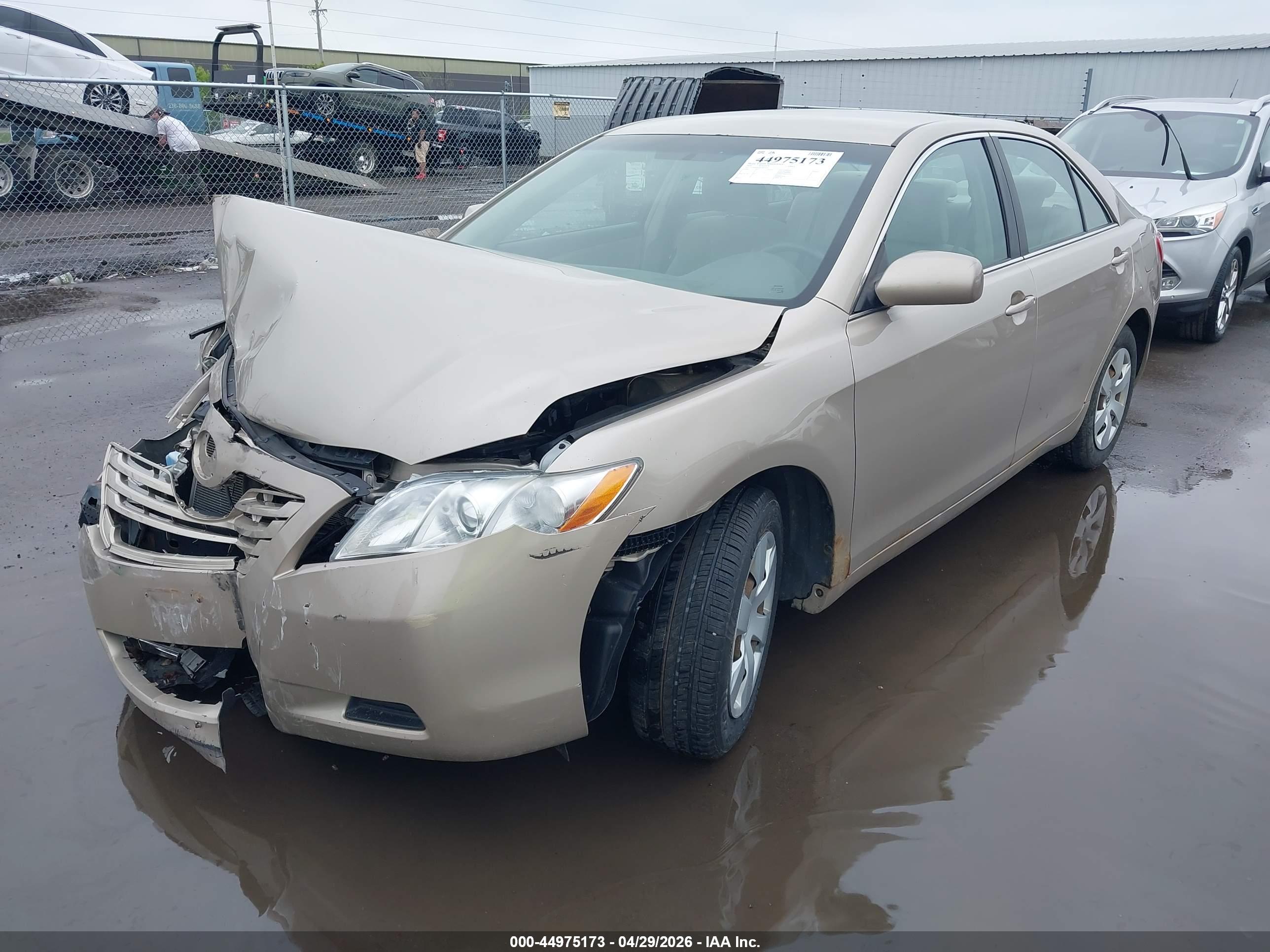 TOYOTA CAMRY image 2