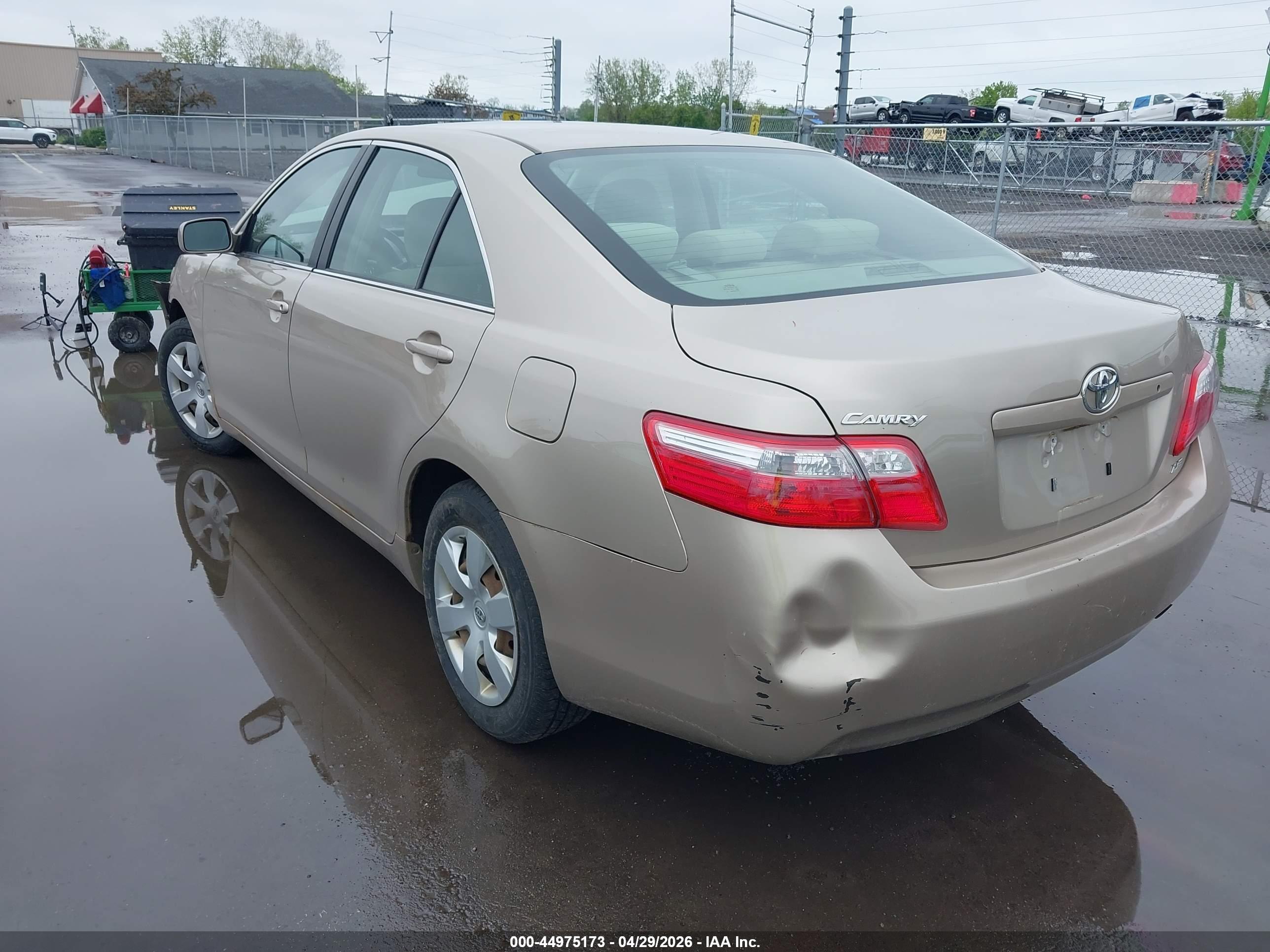 TOYOTA CAMRY image 3