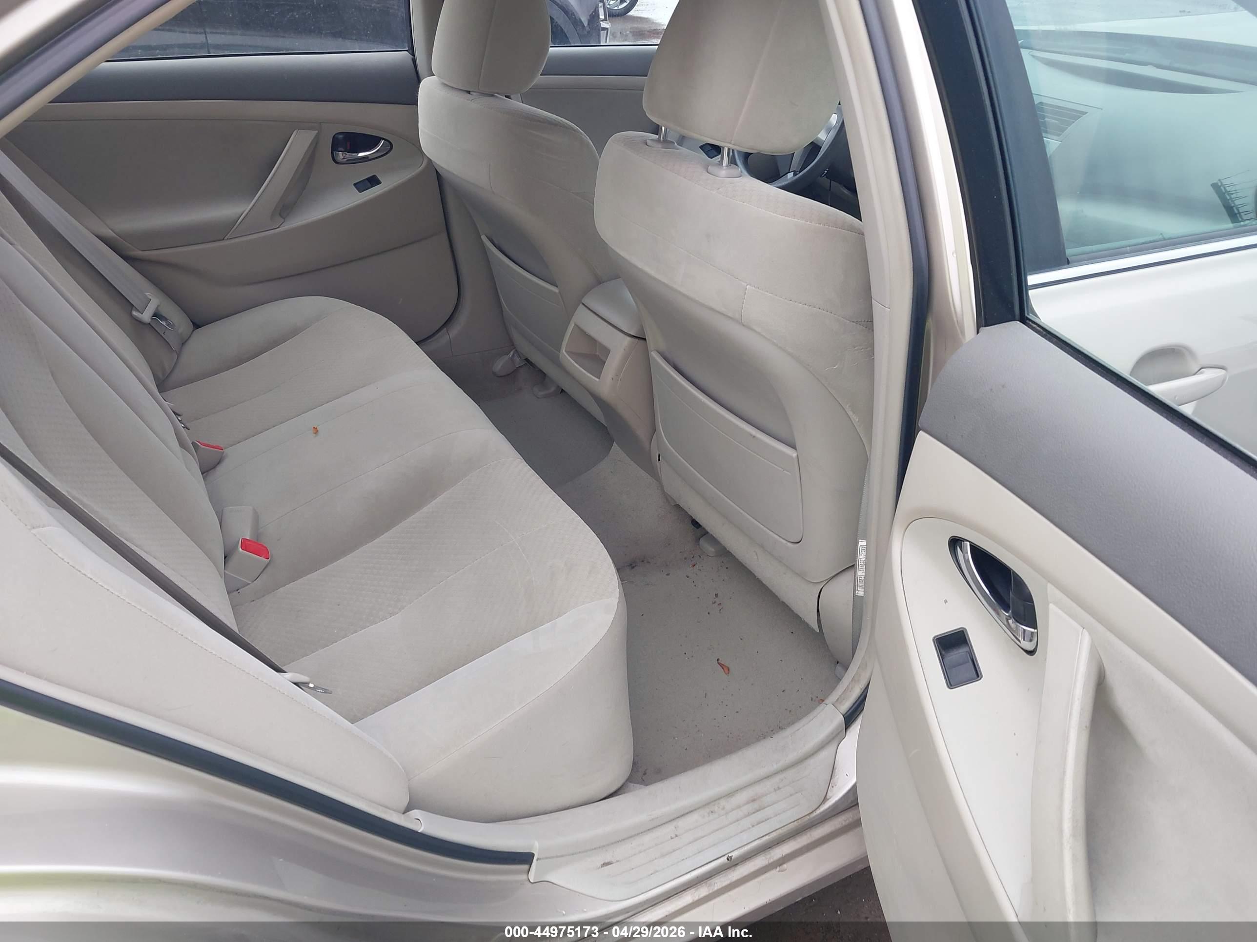 TOYOTA CAMRY image 8