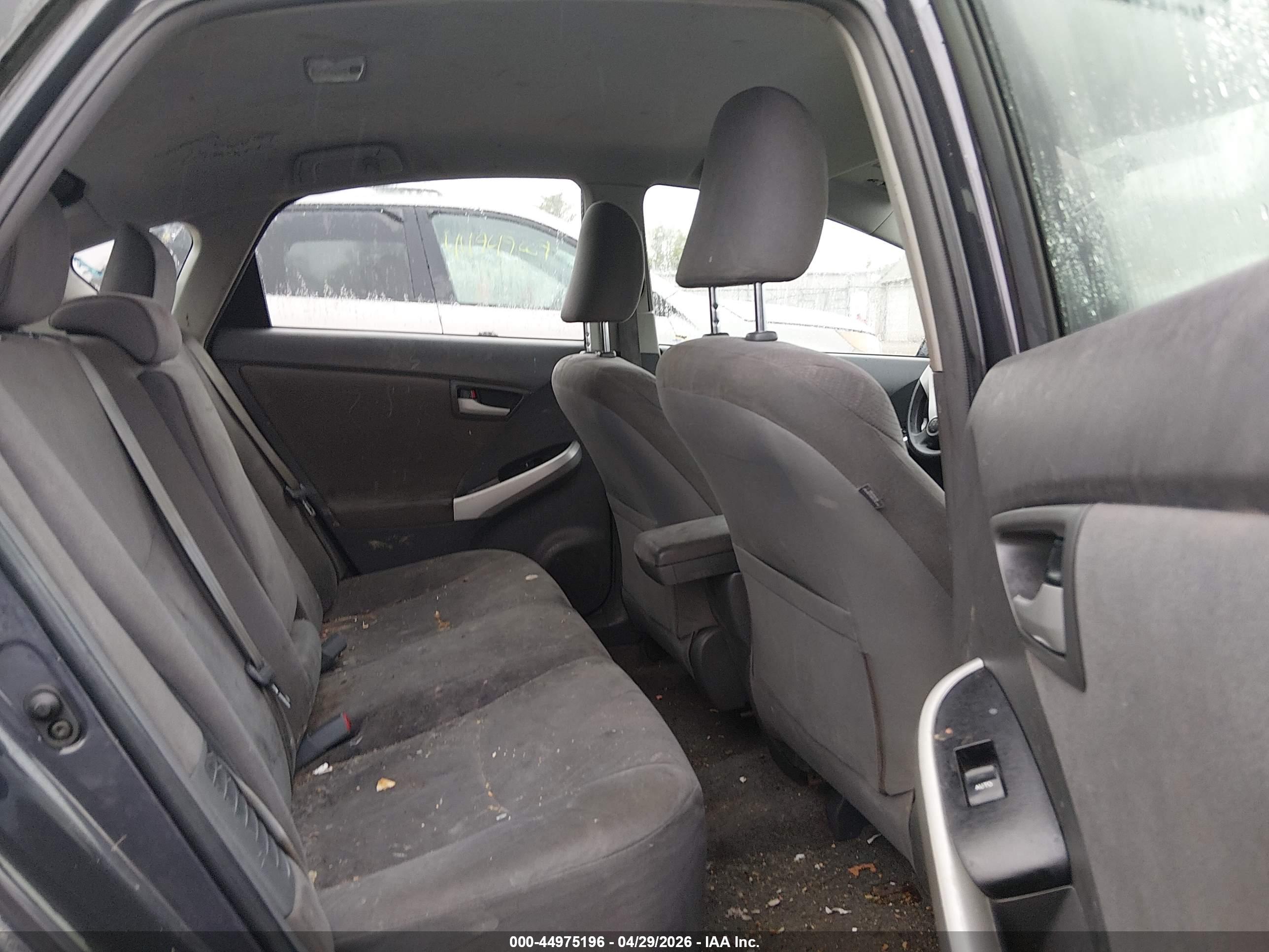 TOYOTA PRIUS image 8