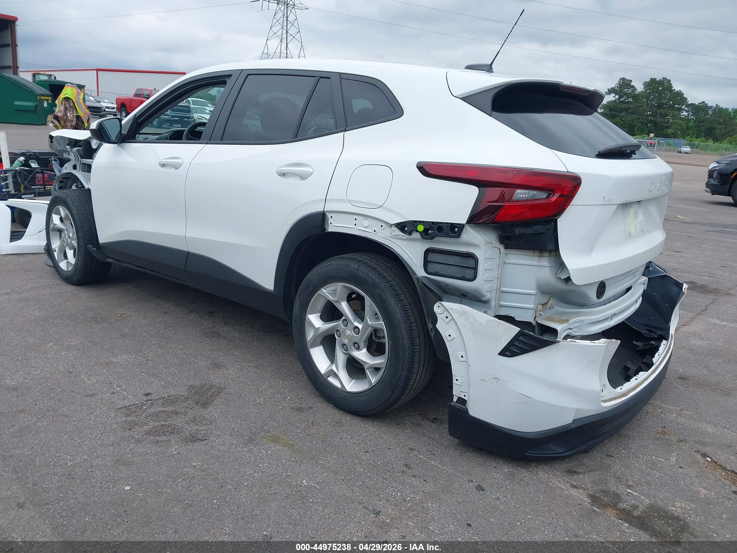 CHEVROLET TRAX image 3