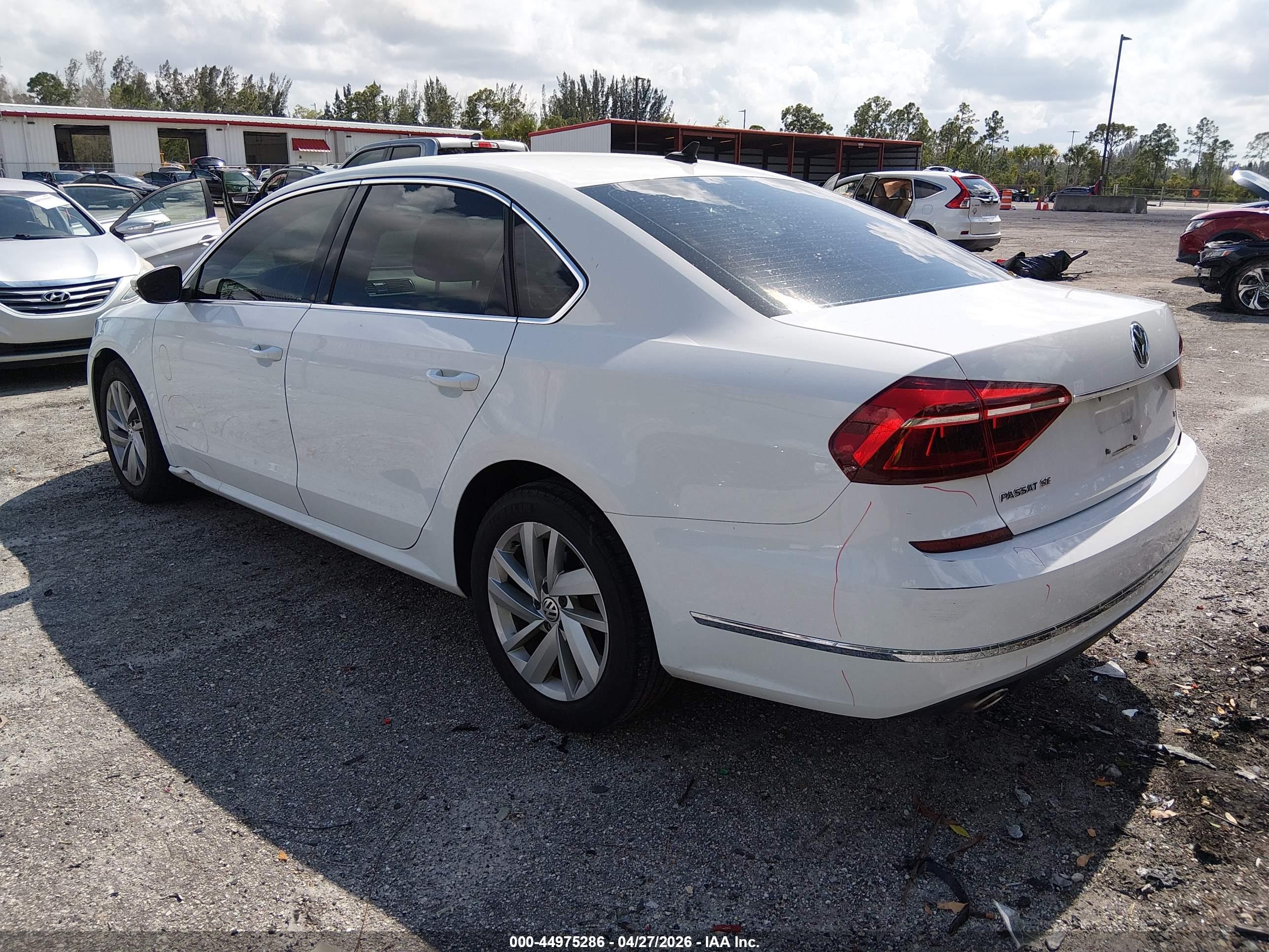 VOLKSWAGEN PASSAT image 3