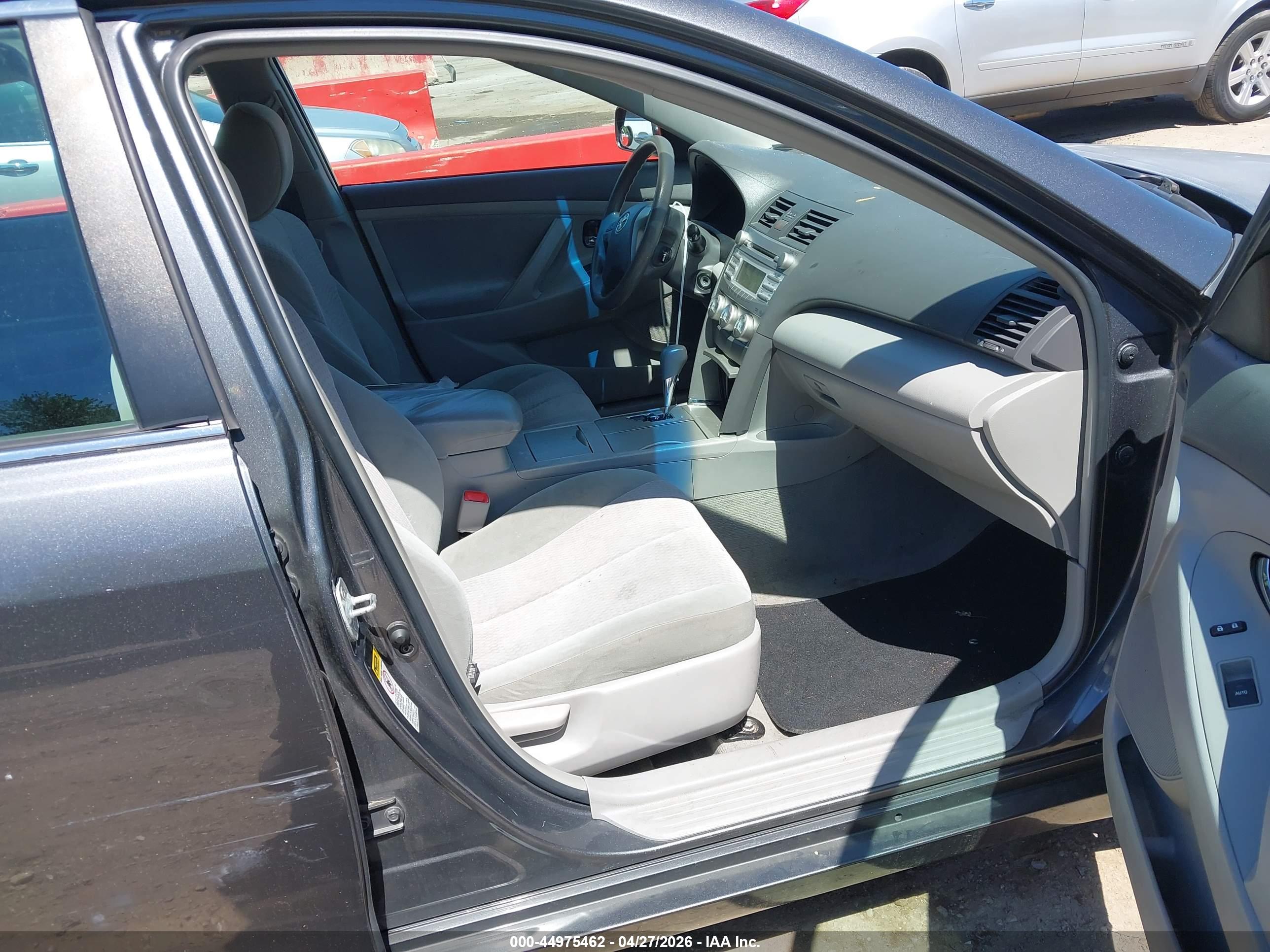 TOYOTA CAMRY image 5