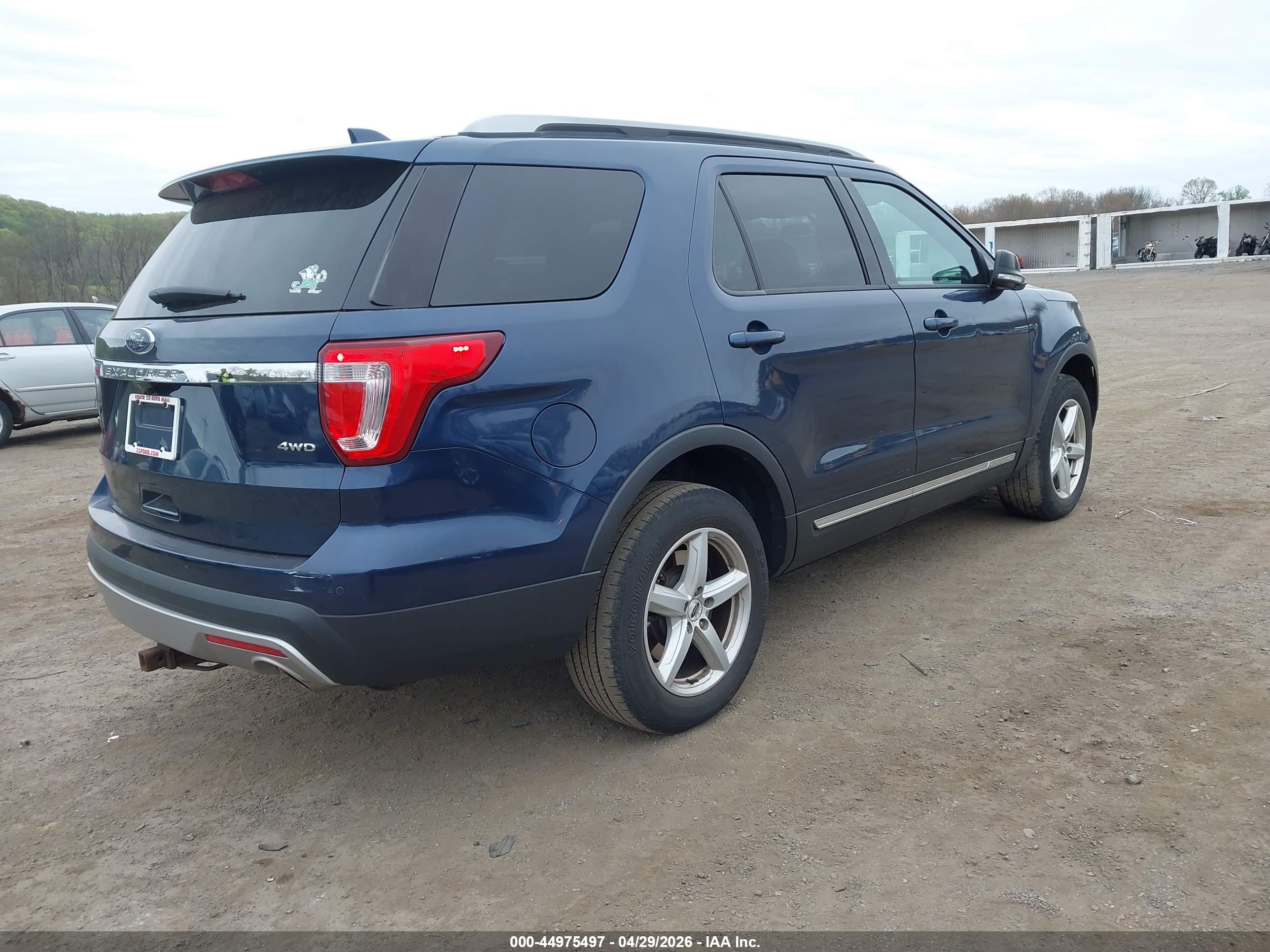 FORD EXPLORER image 4