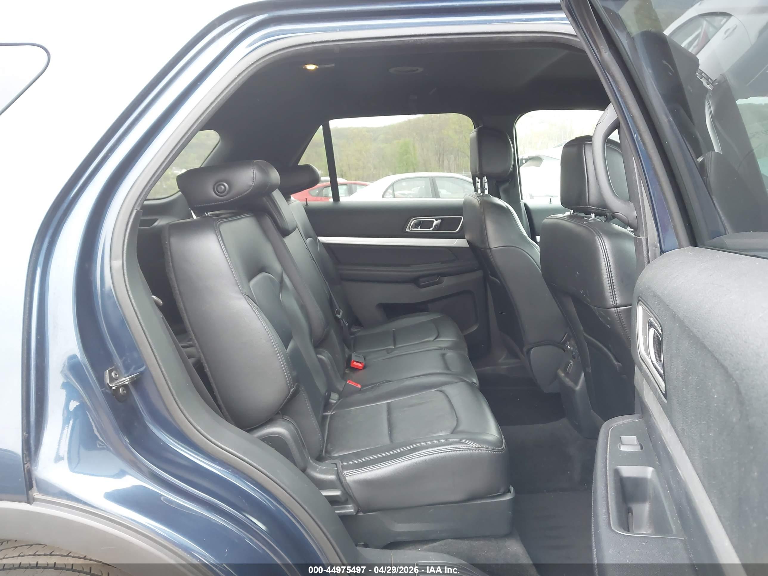 FORD EXPLORER image 8