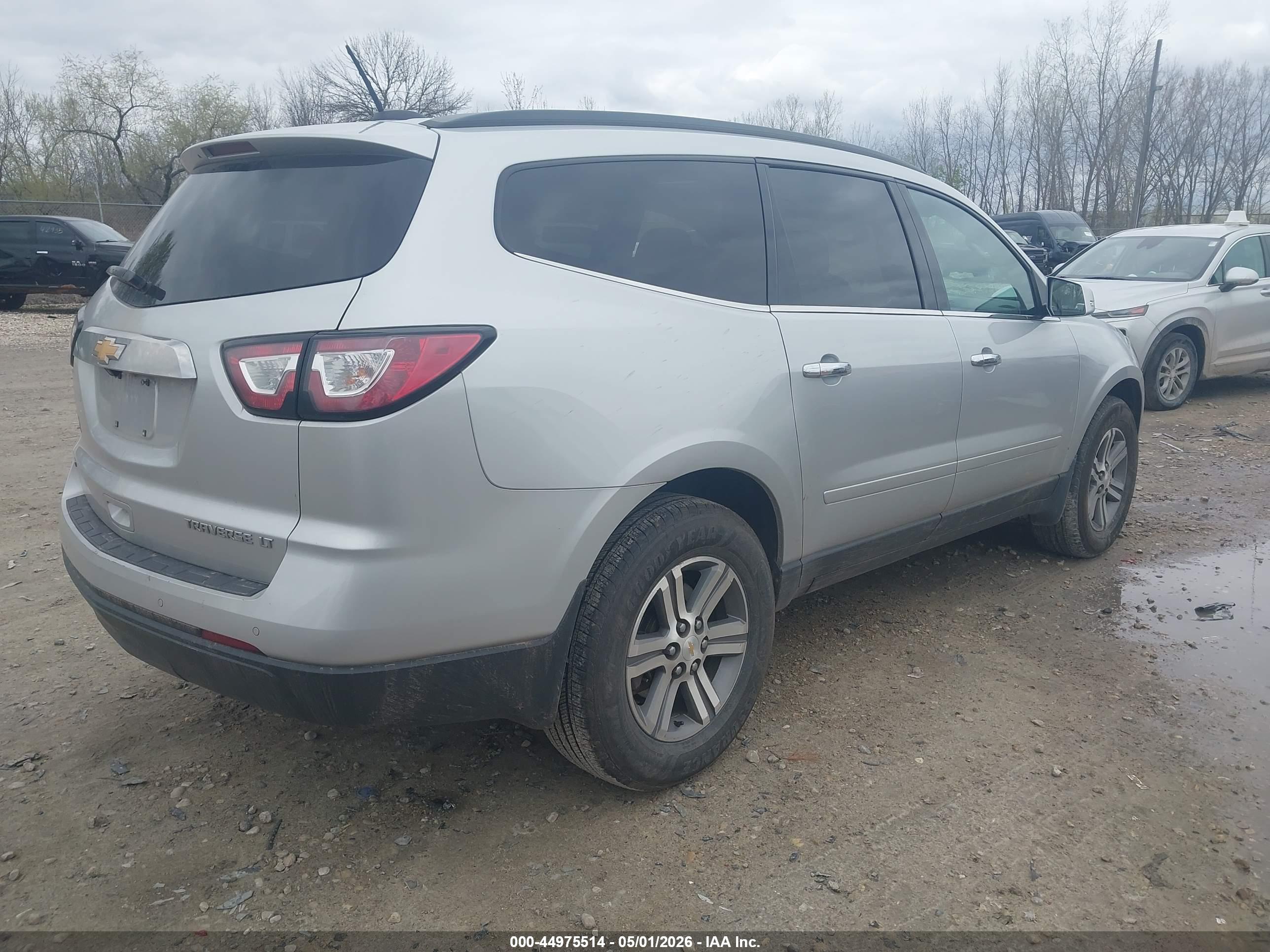 CHEVROLET TRAVERSE image 4
