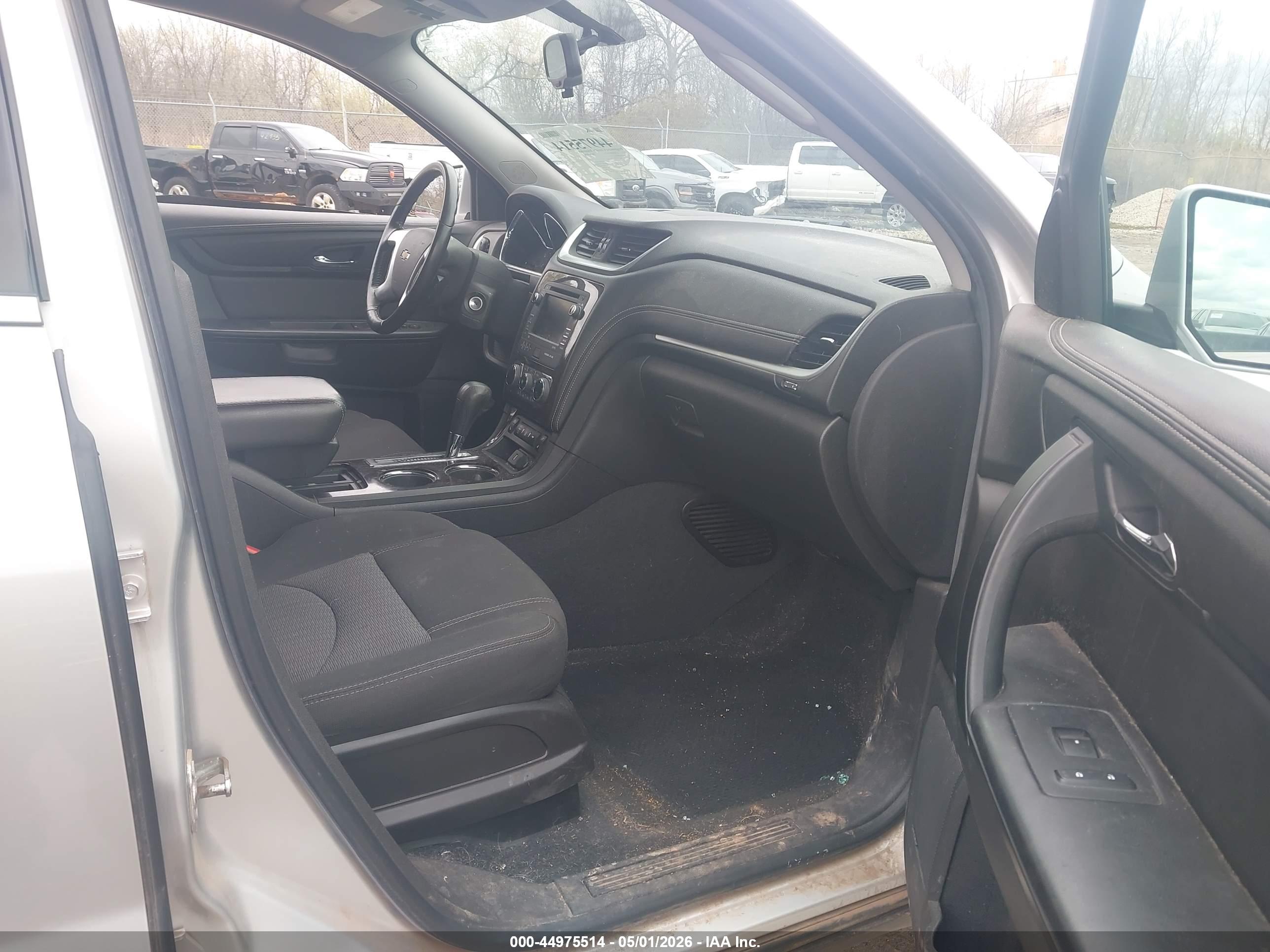 CHEVROLET TRAVERSE image 5