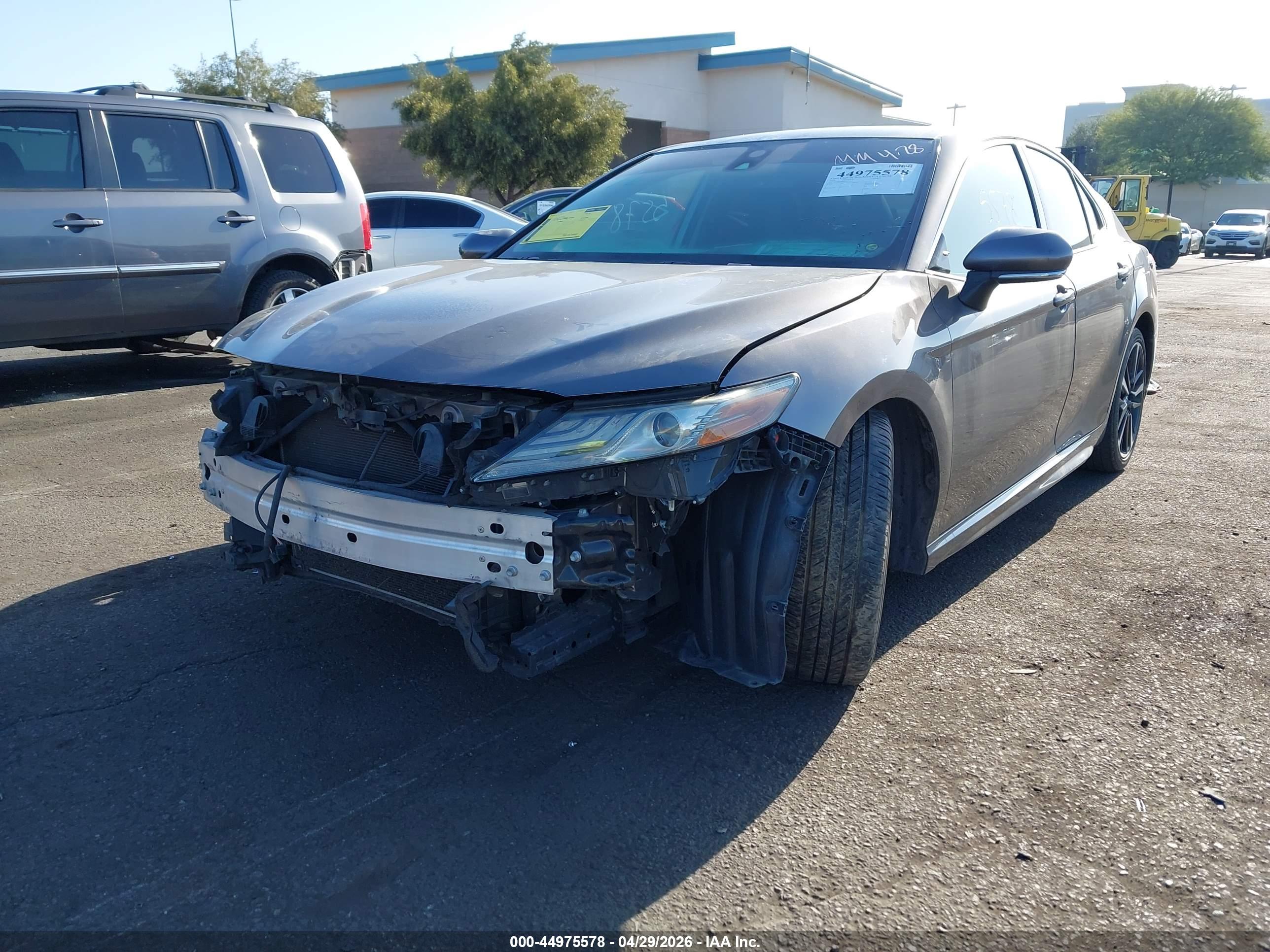 TOYOTA CAMRY image 2