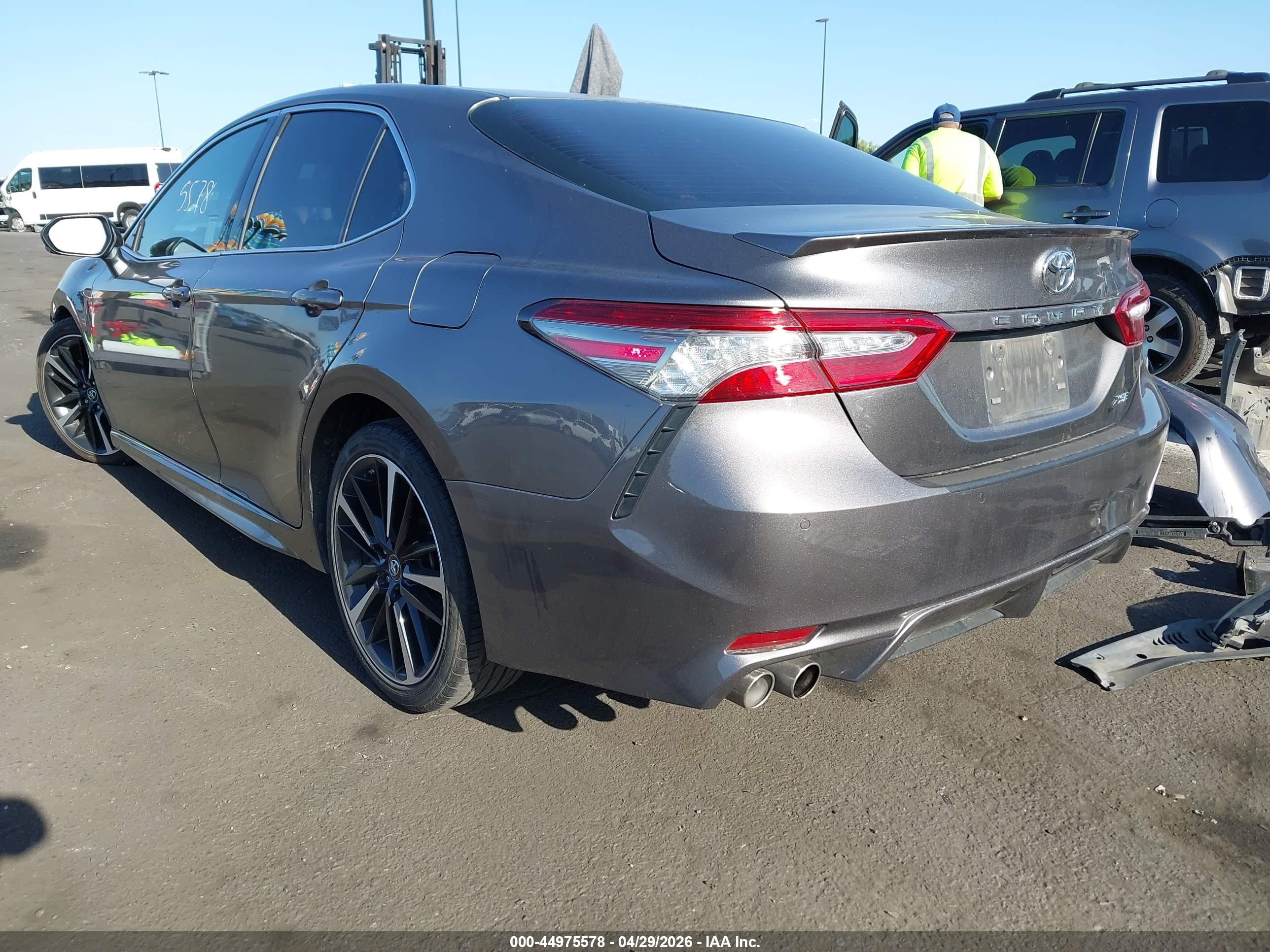 TOYOTA CAMRY image 3