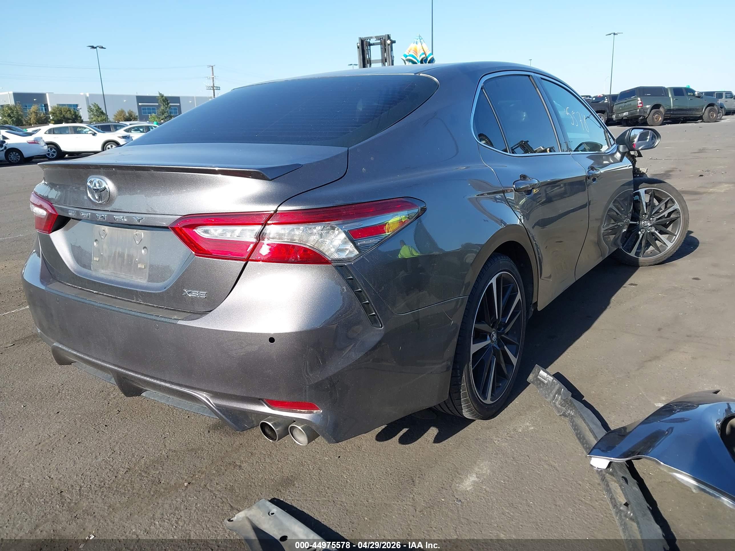 TOYOTA CAMRY image 4