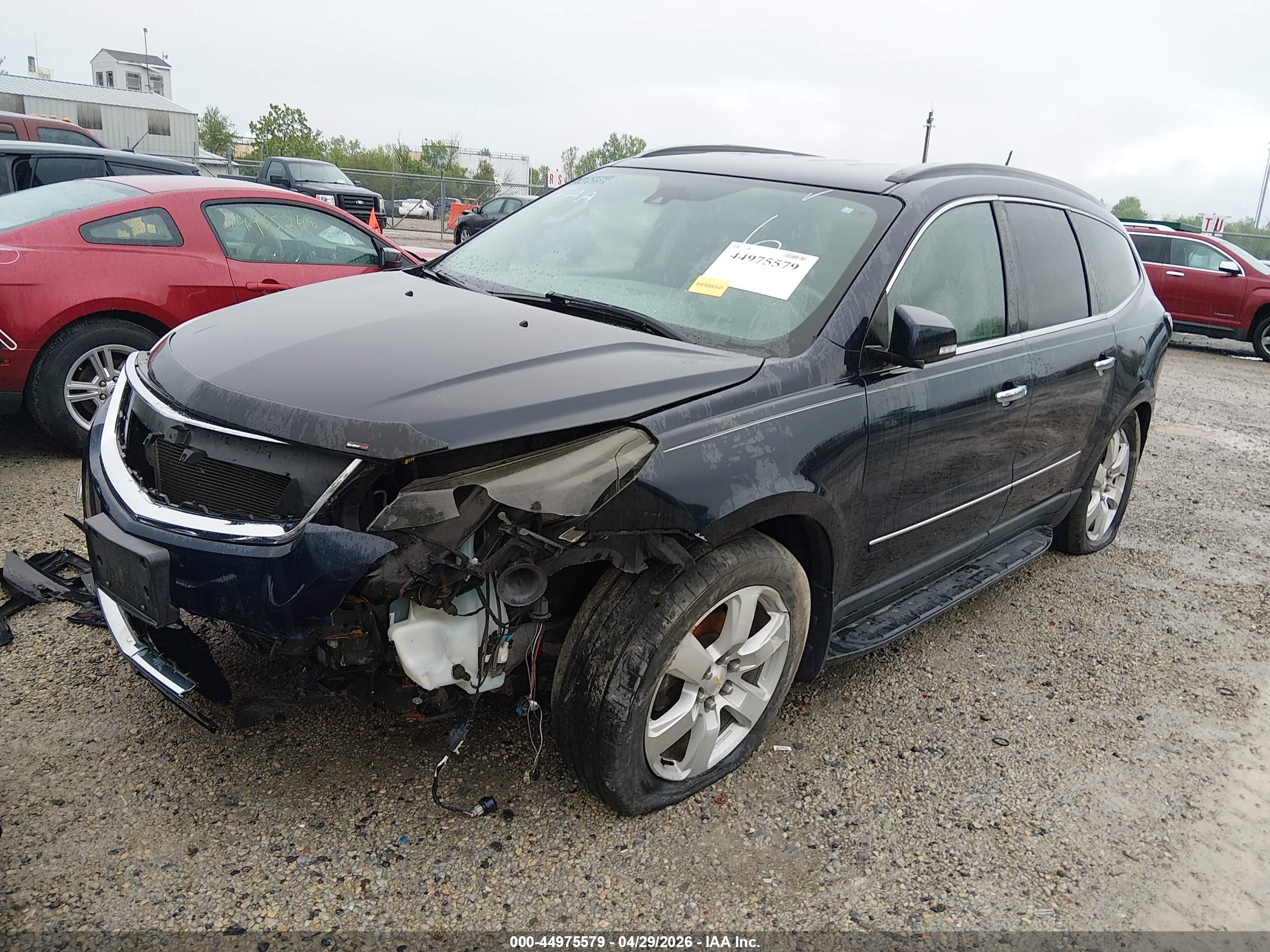 CHEVROLET TRAVERSE image 2