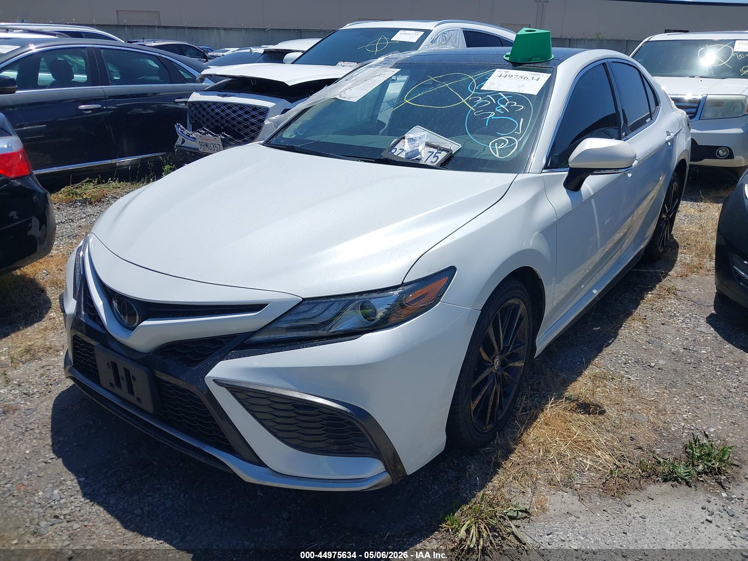 TOYOTA CAMRY image 2