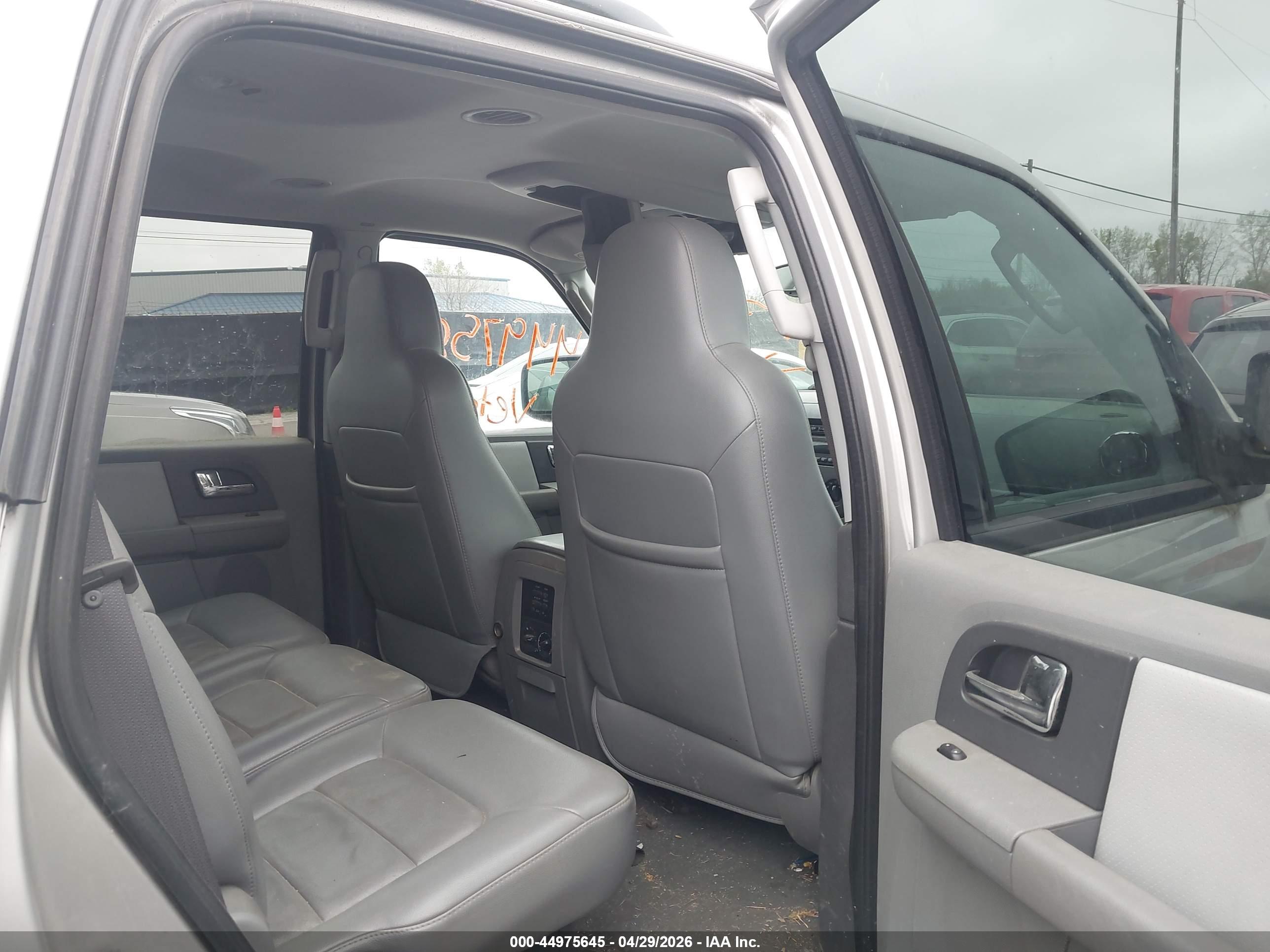 FORD EXPEDITION image 8