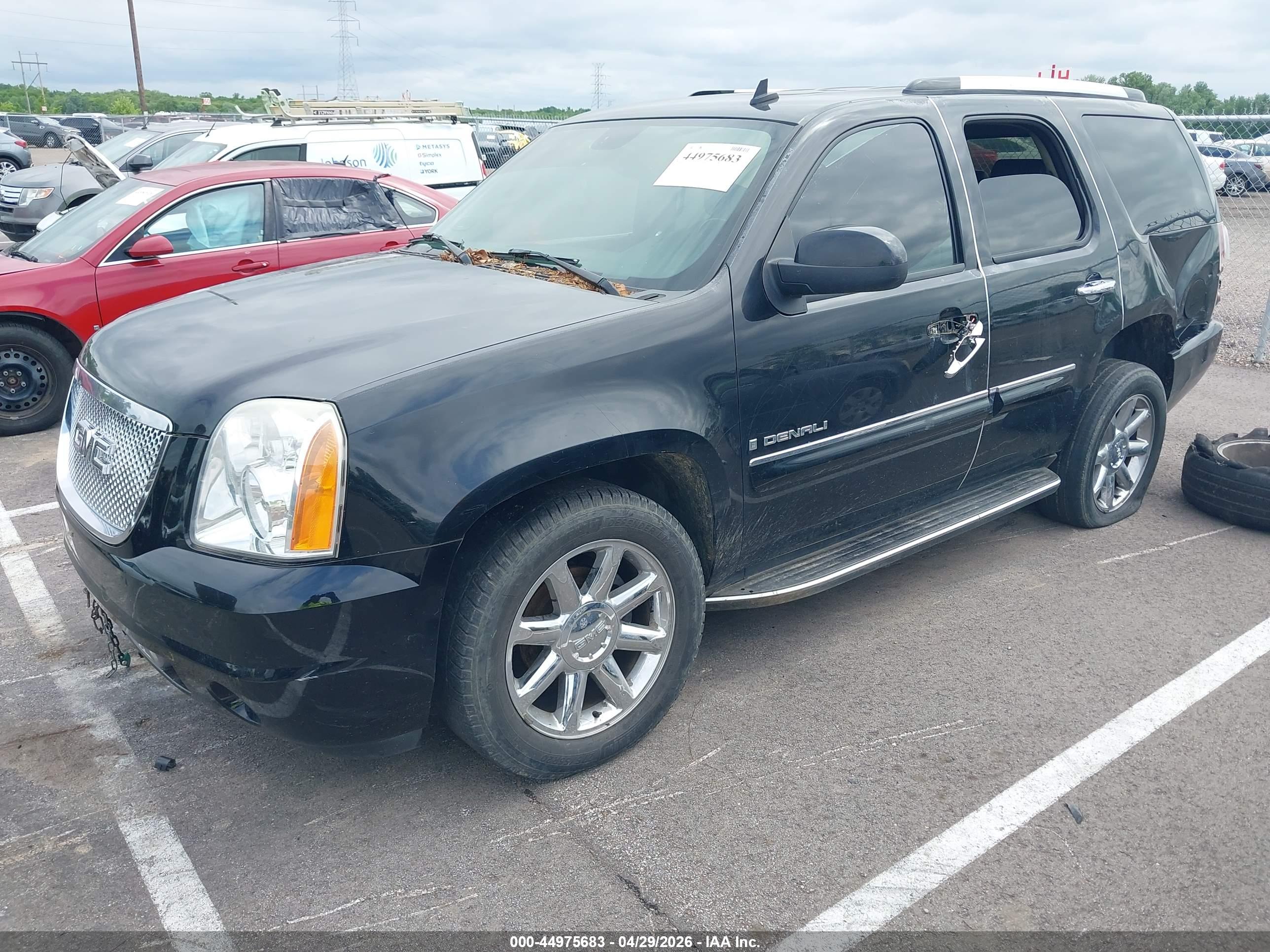GMC YUKON image 2