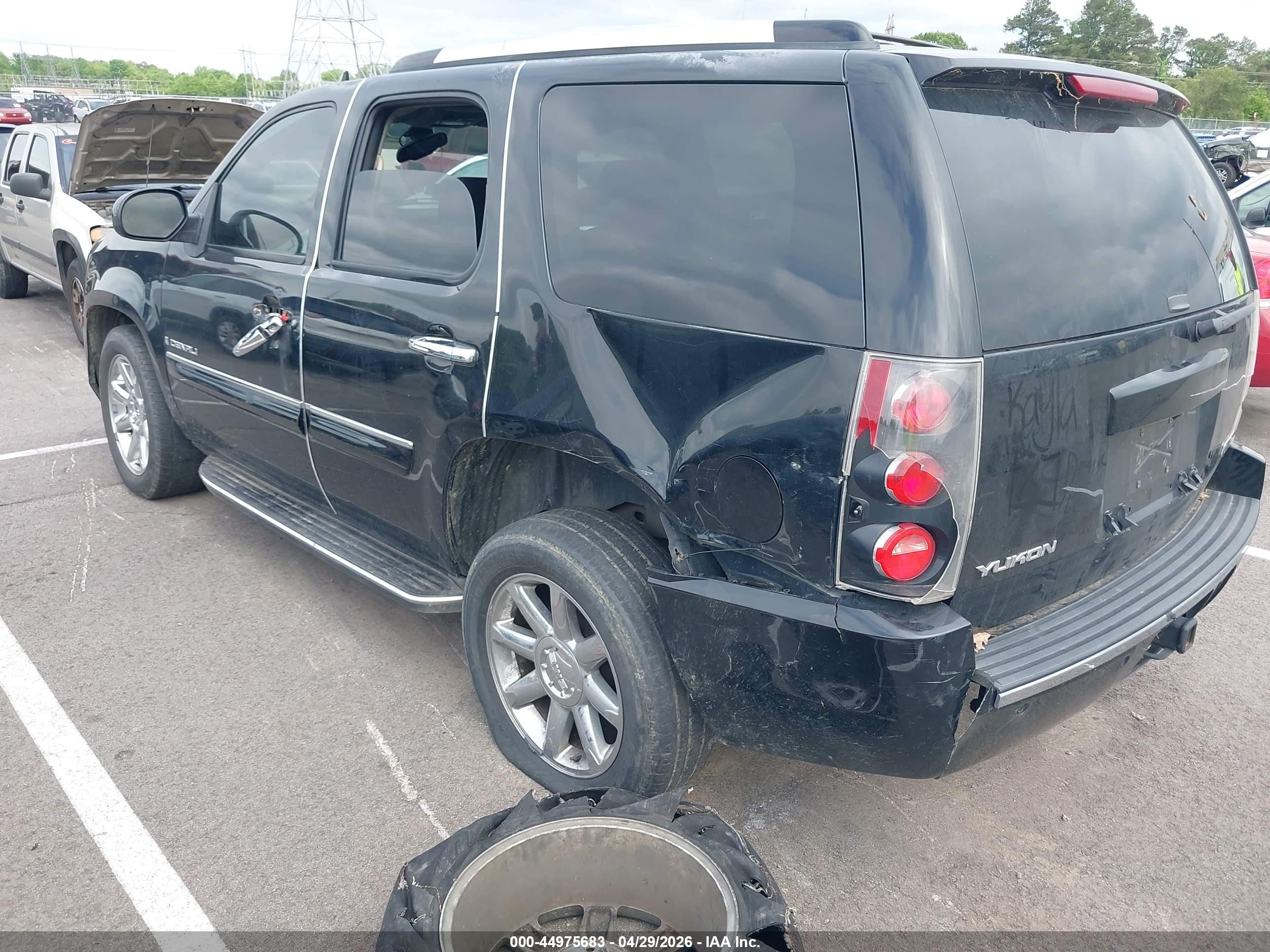 GMC YUKON image 3