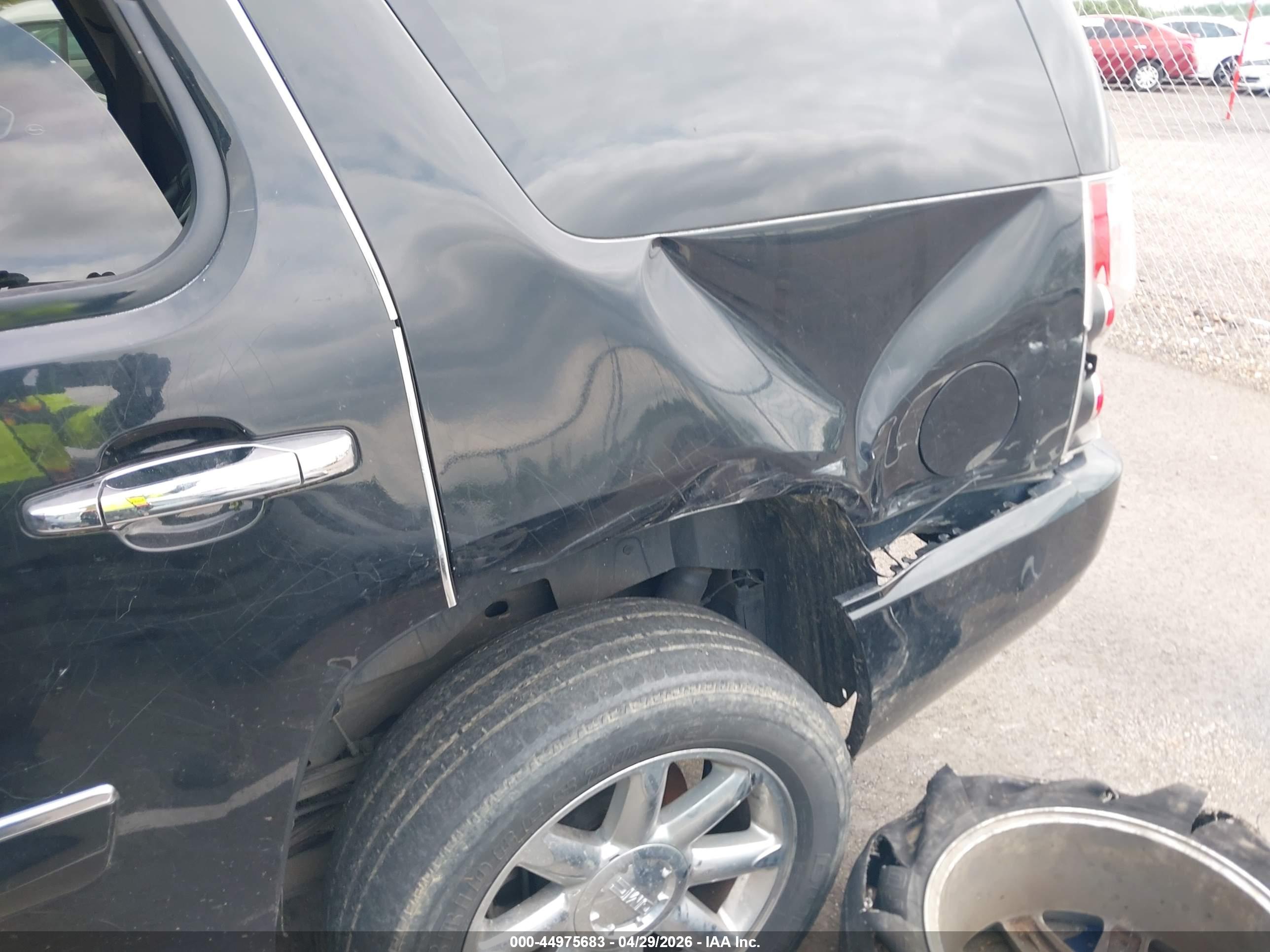 GMC YUKON image 6