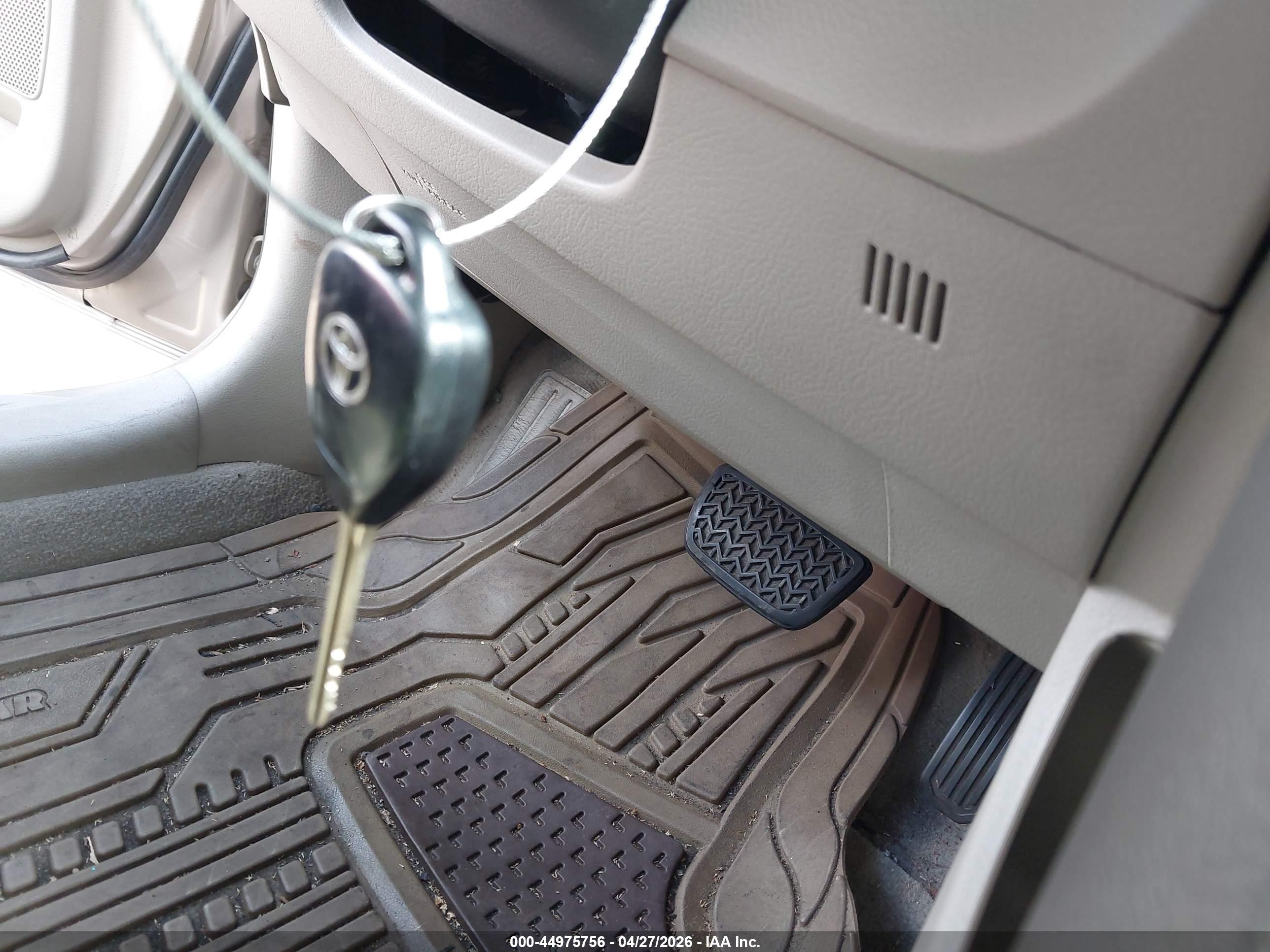 TOYOTA CAMRY image 11