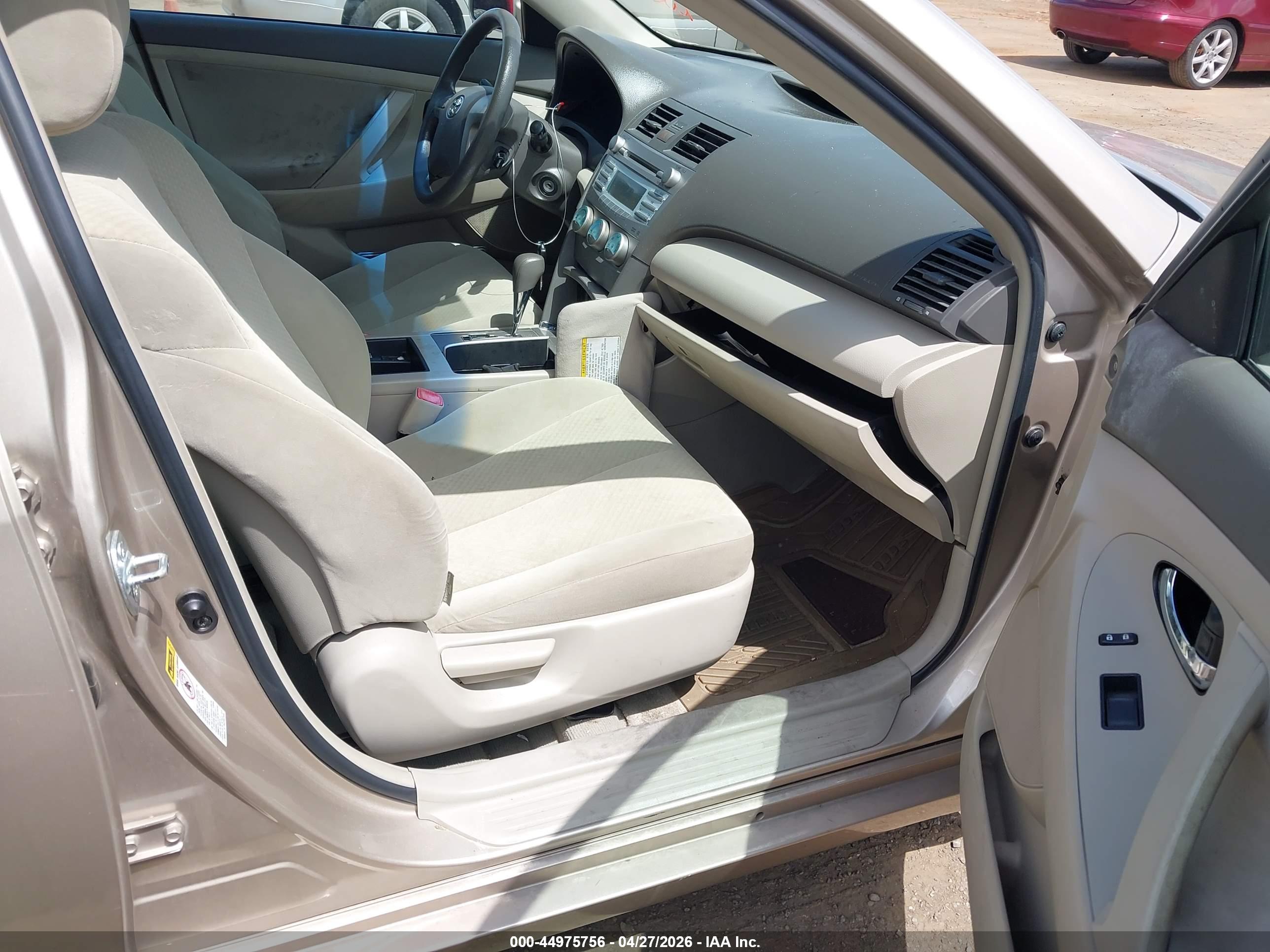 TOYOTA CAMRY image 5