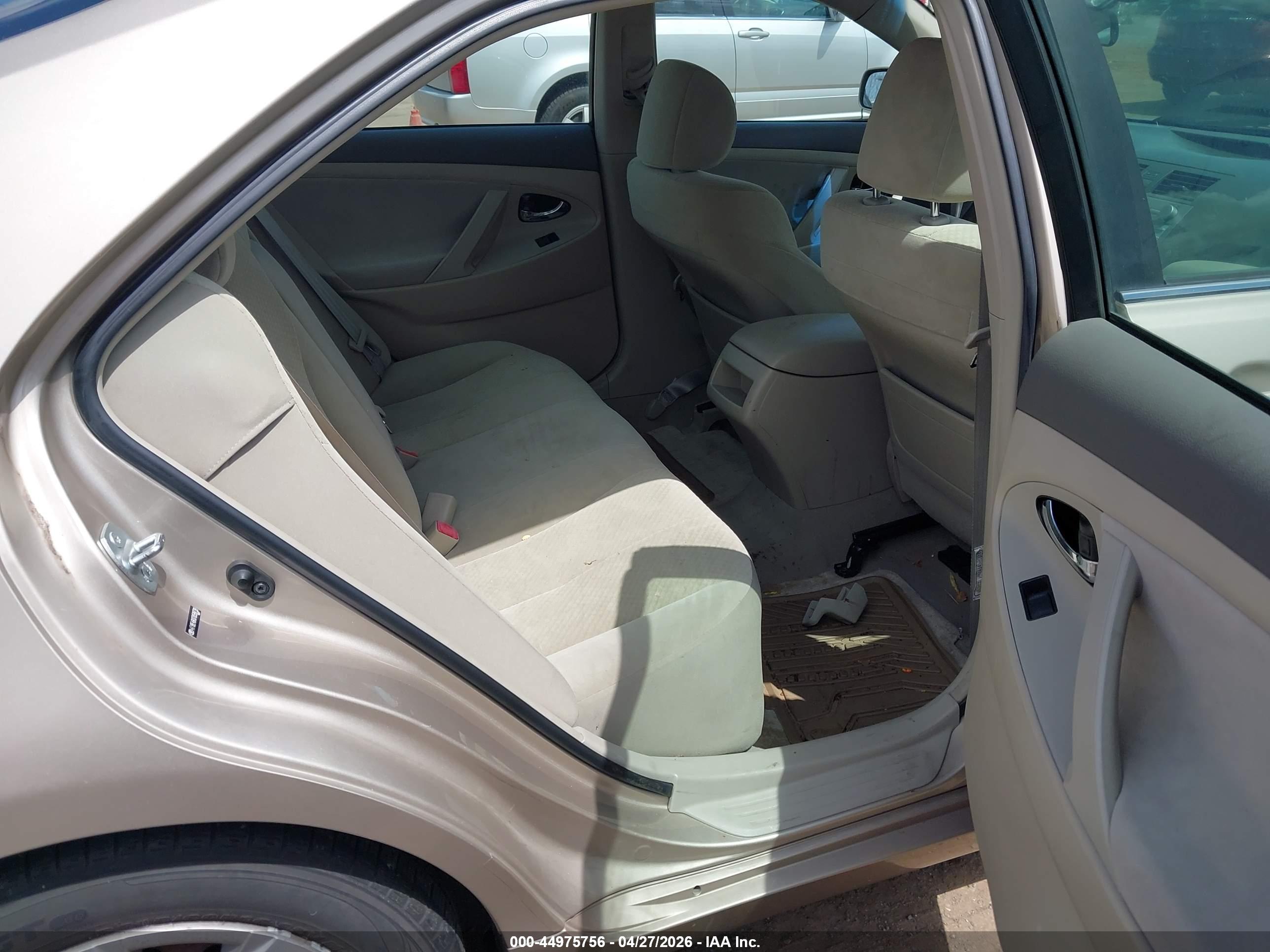 TOYOTA CAMRY image 8
