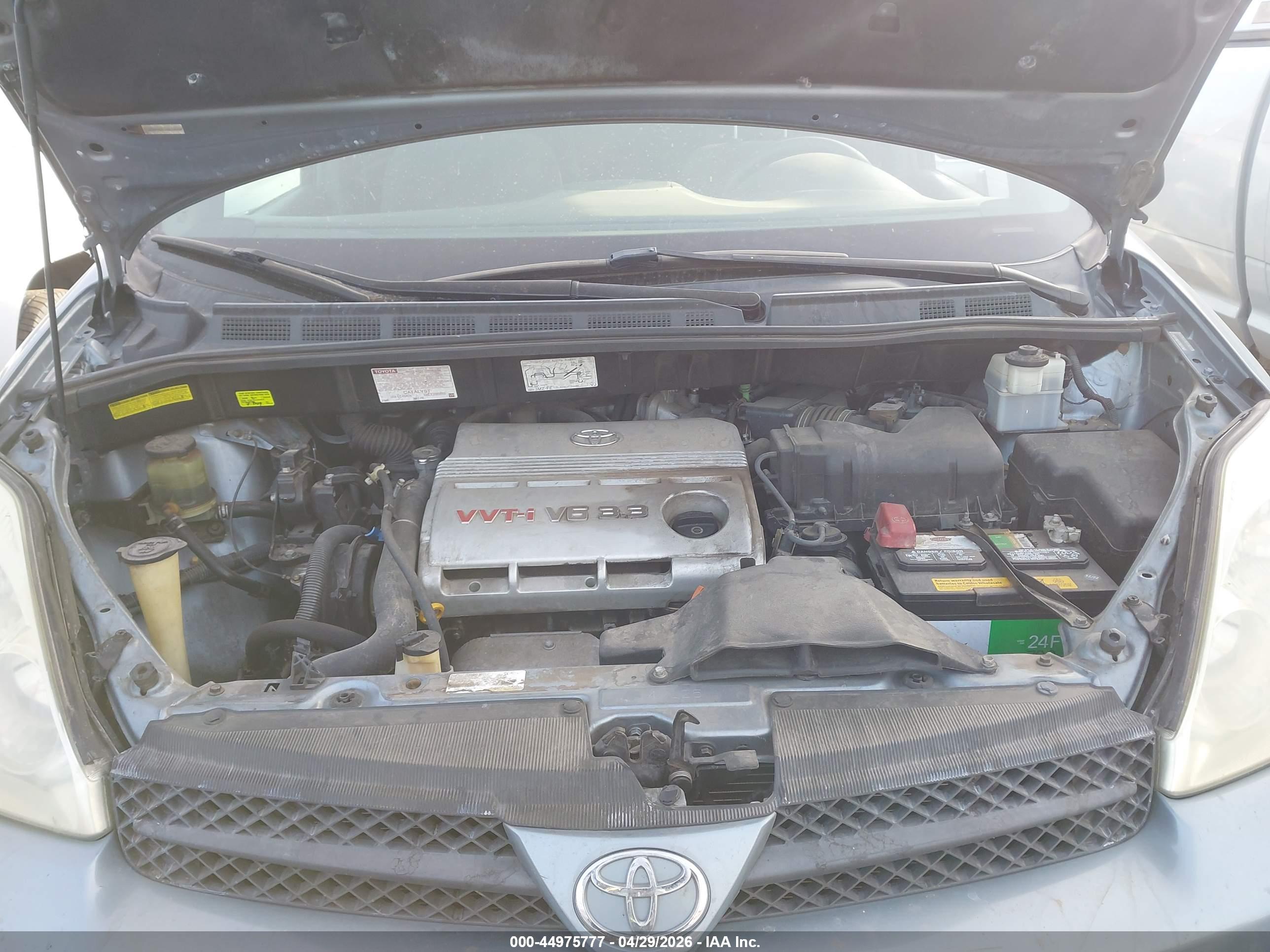 TOYOTA SIENNA image 10