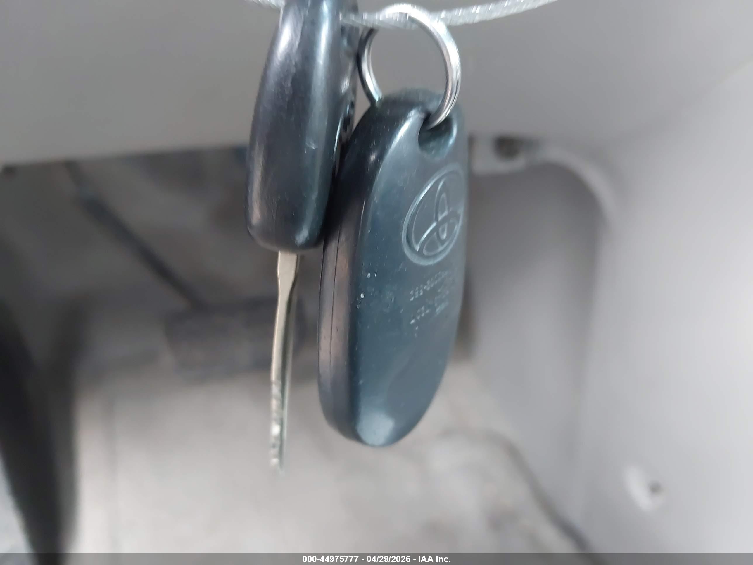 TOYOTA SIENNA image 11