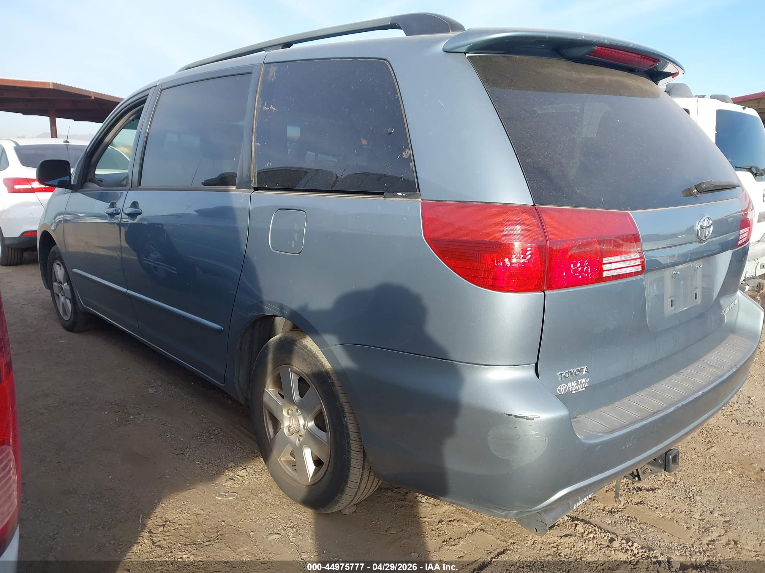 TOYOTA SIENNA image 3