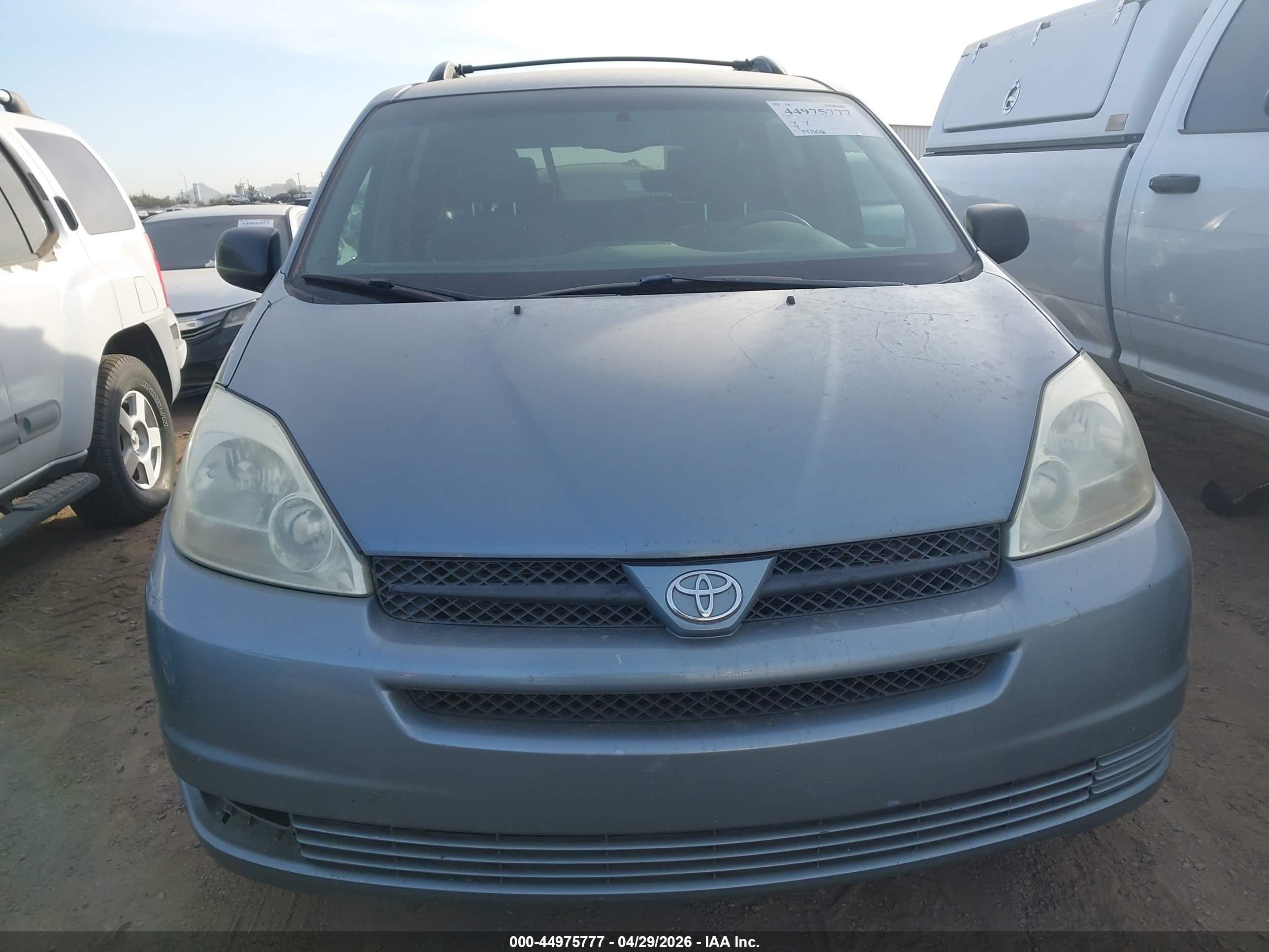 TOYOTA SIENNA image 6