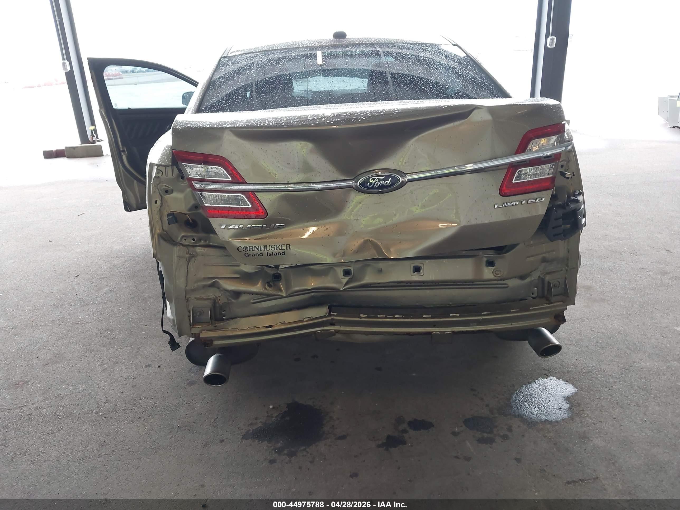 FORD TAURUS image 6