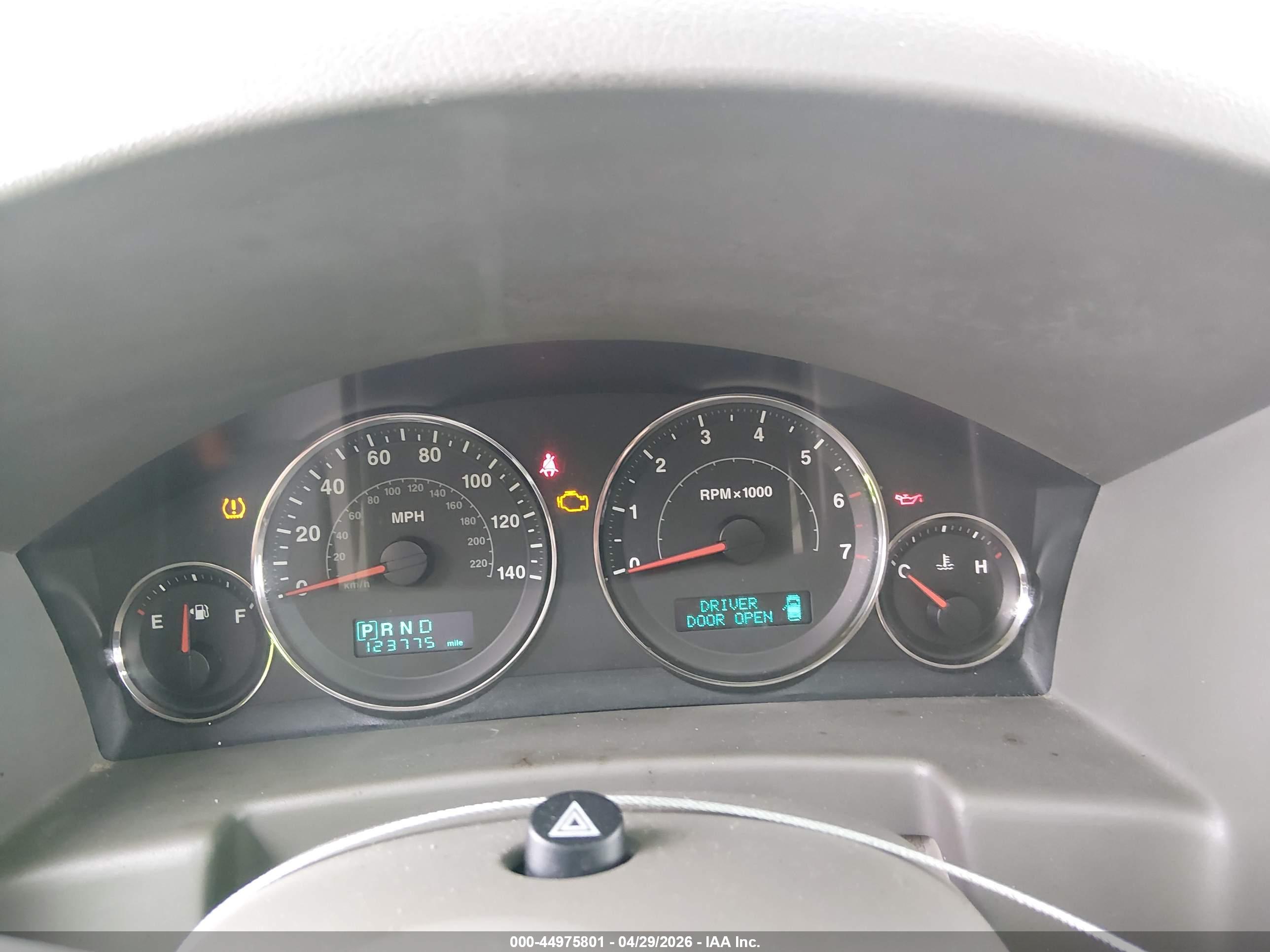 JEEP COMMANDER image 7