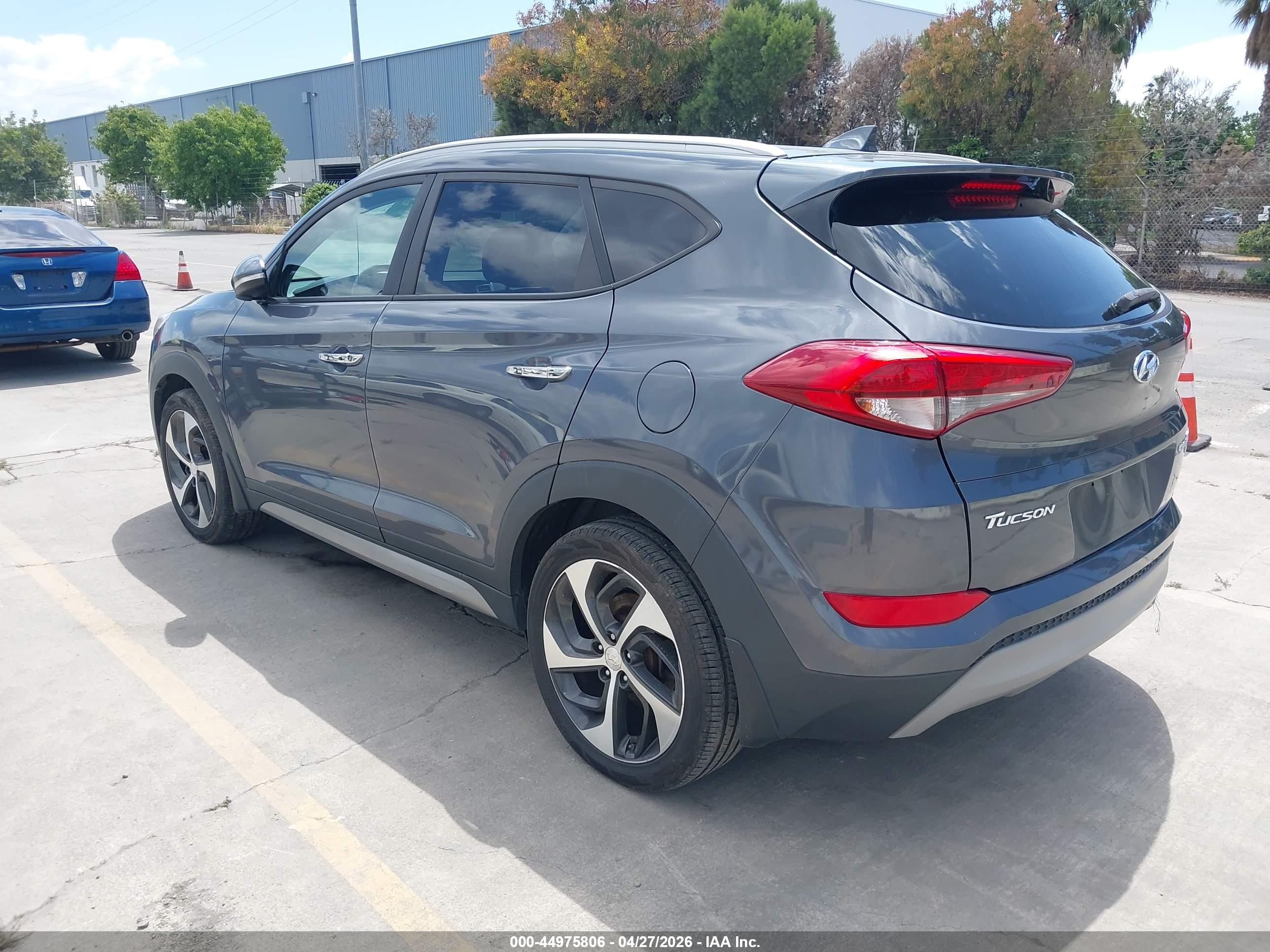 HYUNDAI TUCSON image 3