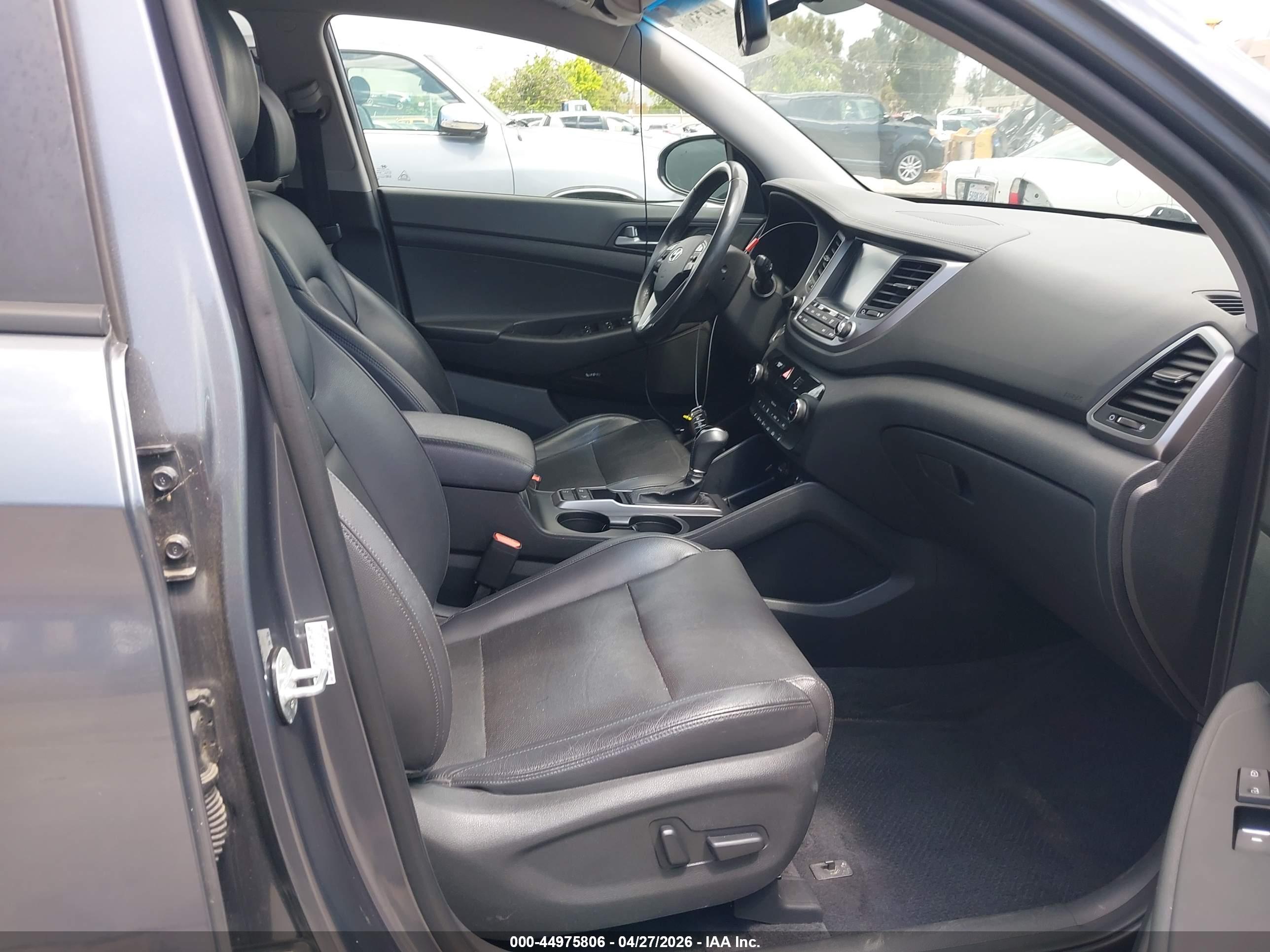 HYUNDAI TUCSON image 5