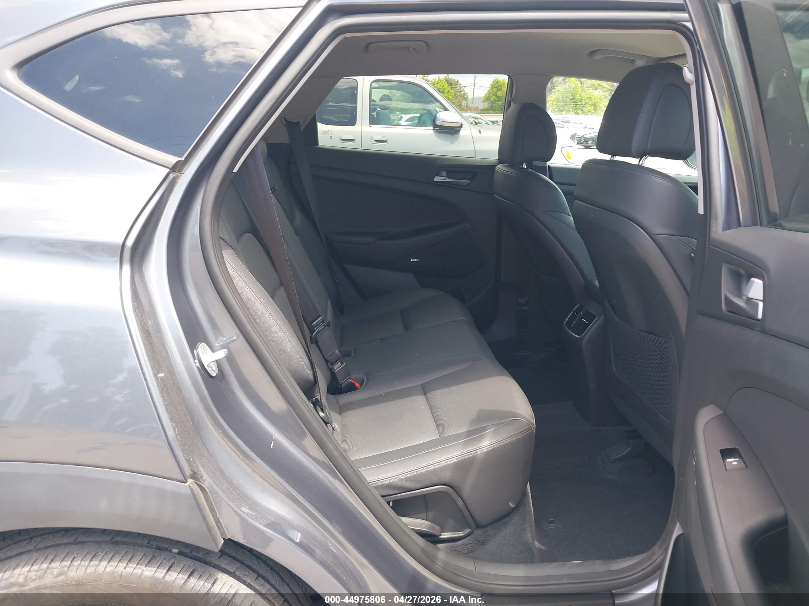 HYUNDAI TUCSON image 8
