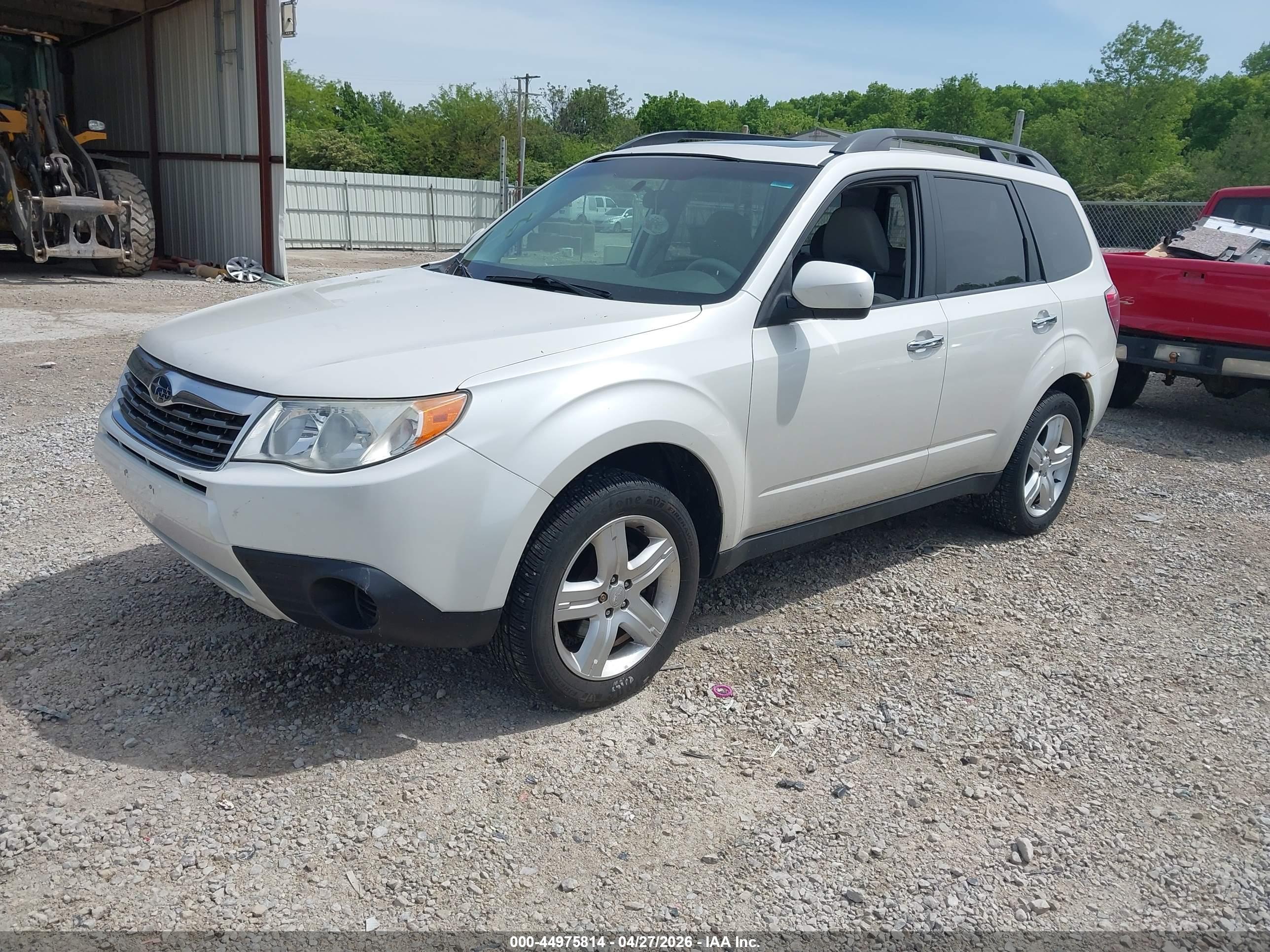 SUBARU FORESTER image 2