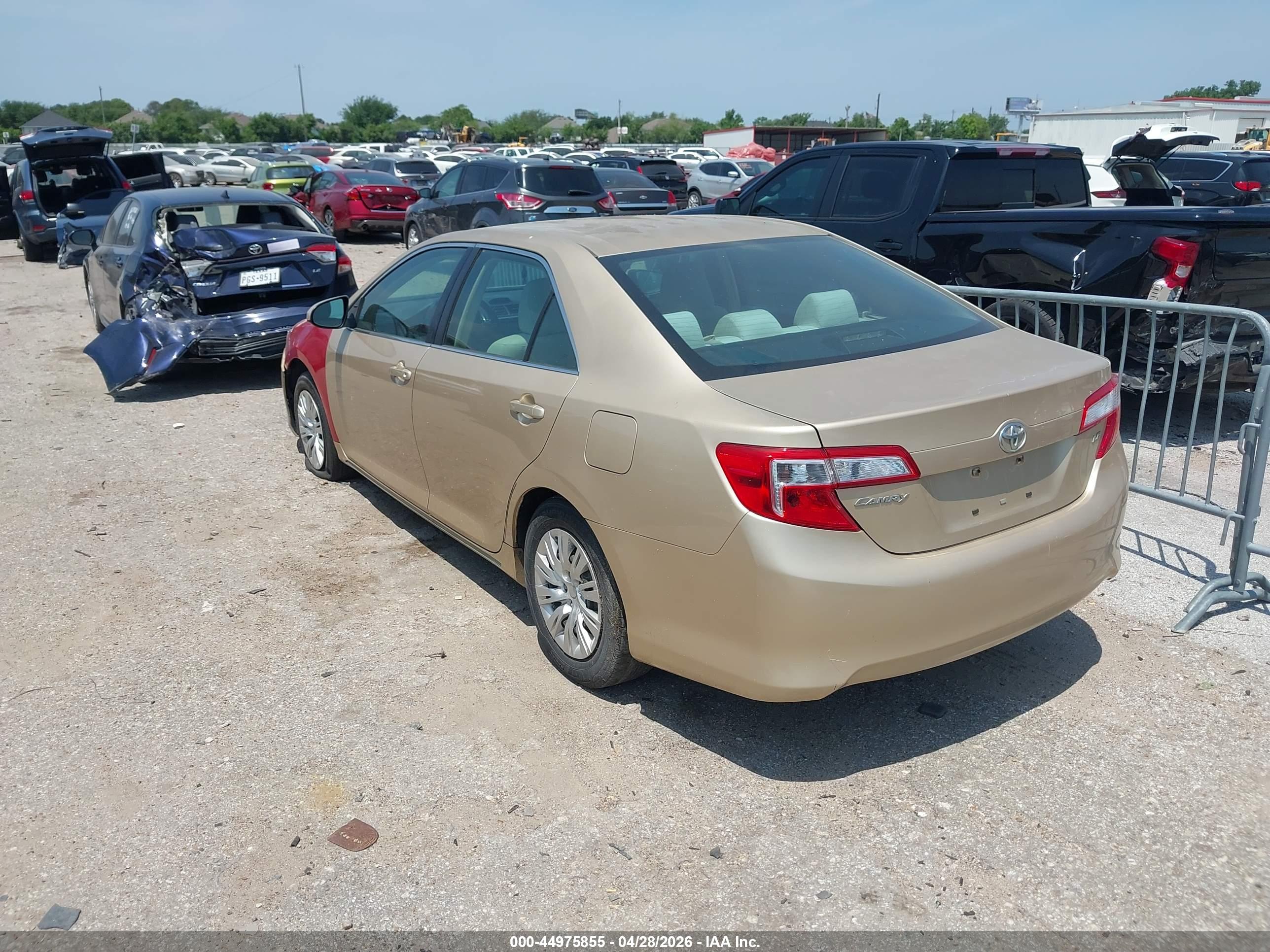 TOYOTA CAMRY image 3